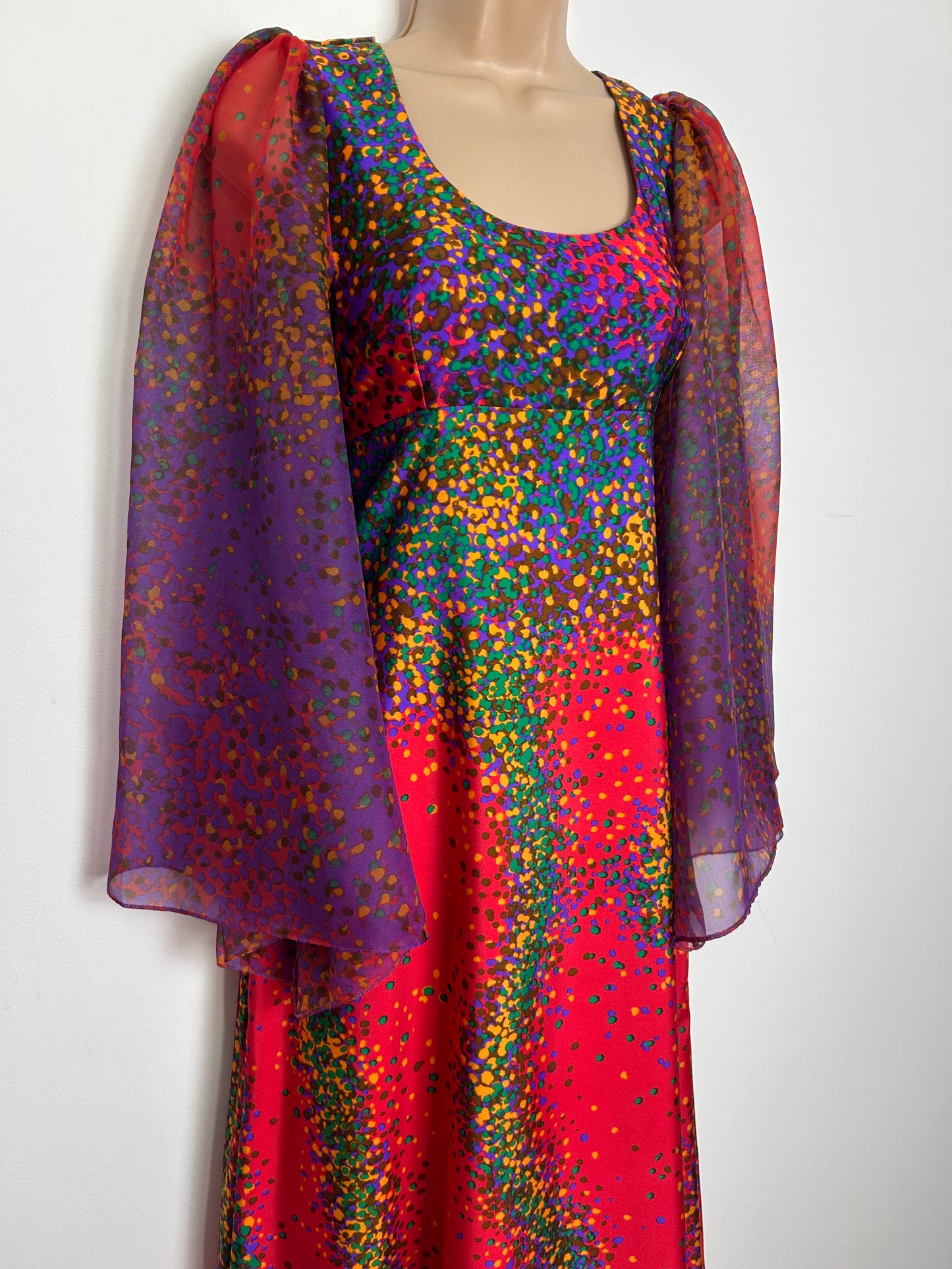 Vintage 1970s VERA MONT PARIS Size 6-8 Red Purple & Green Ditsy Print Long Flared Sleeve Maxi Dress
