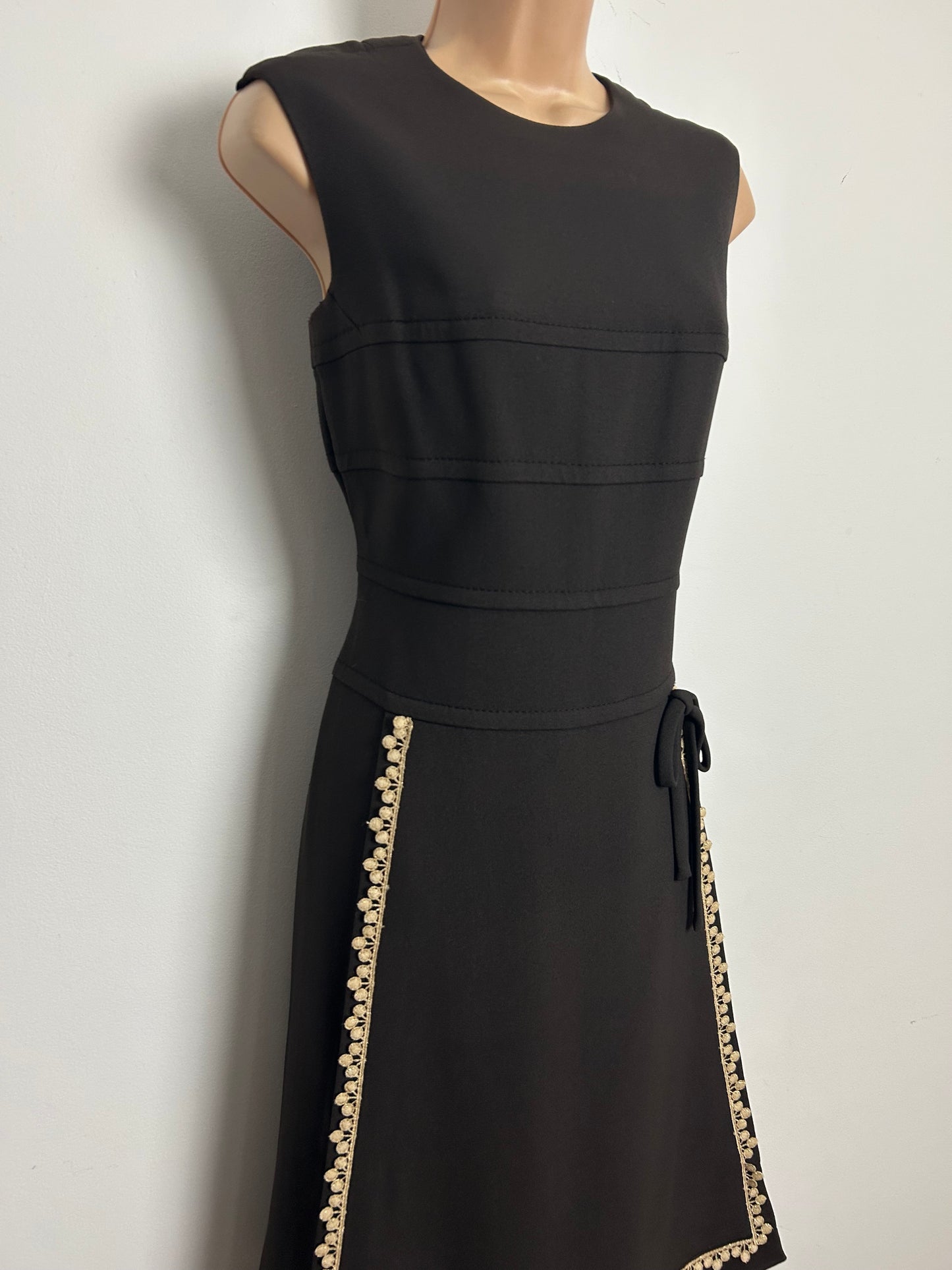 Vintage 1960s ZOLLNER Size 10 Brown Sleeveless Gold Lace Braid Trim Mod Dress