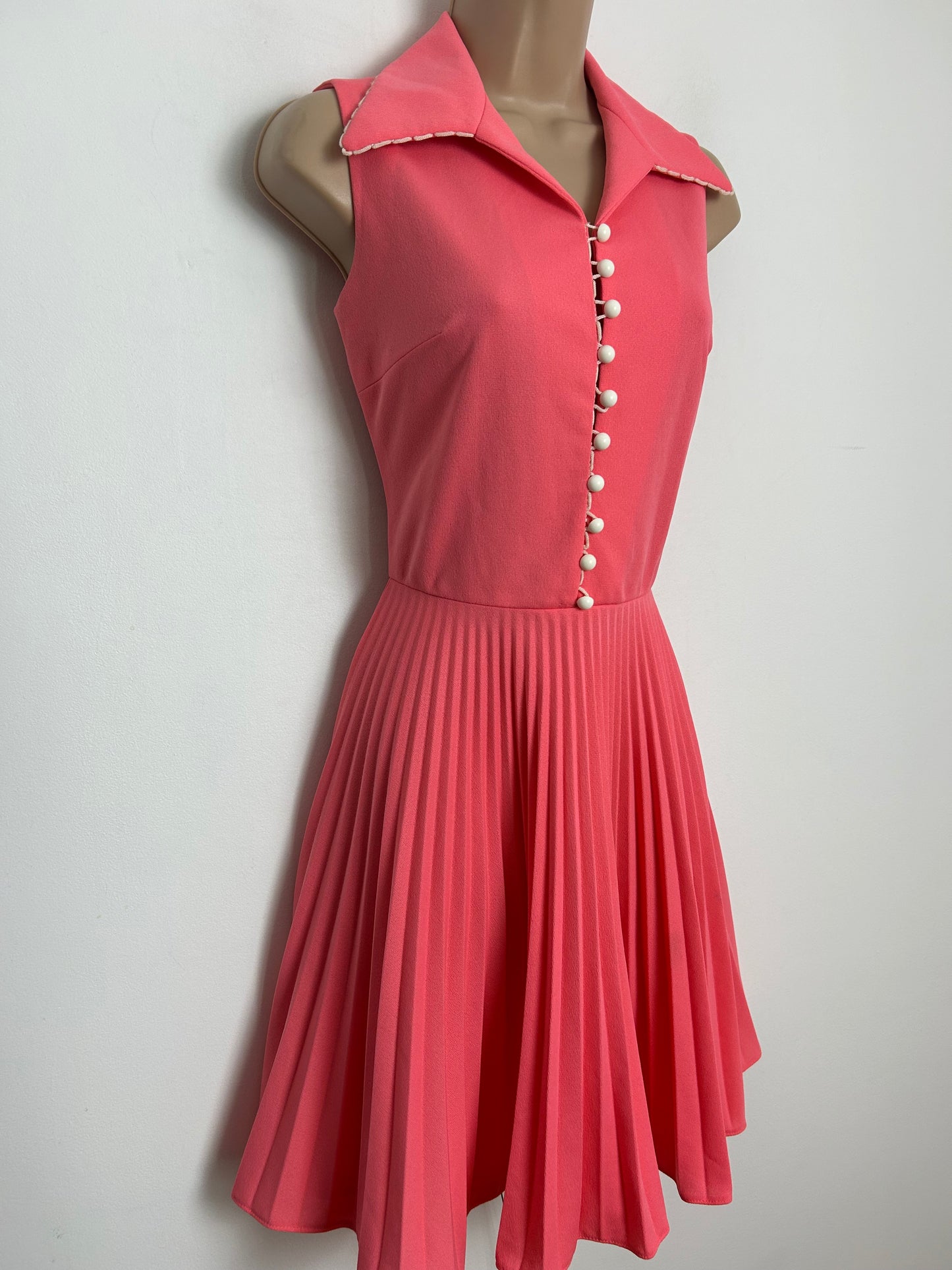 Vintage 1970s Size 8 Candy Pink Sleeveless Pleated Summer Day Dress