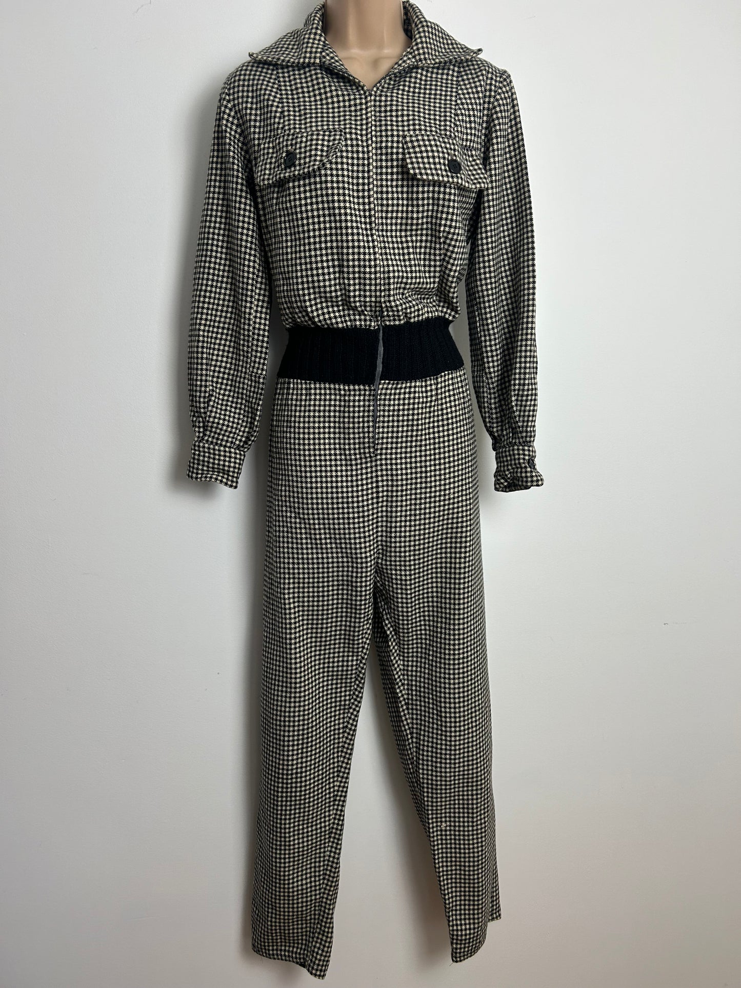 Vintage 1980s Size 12 Black & Beige Dogtooth Check Wool Mix Zip Front Long Sleeve Jumpsuit