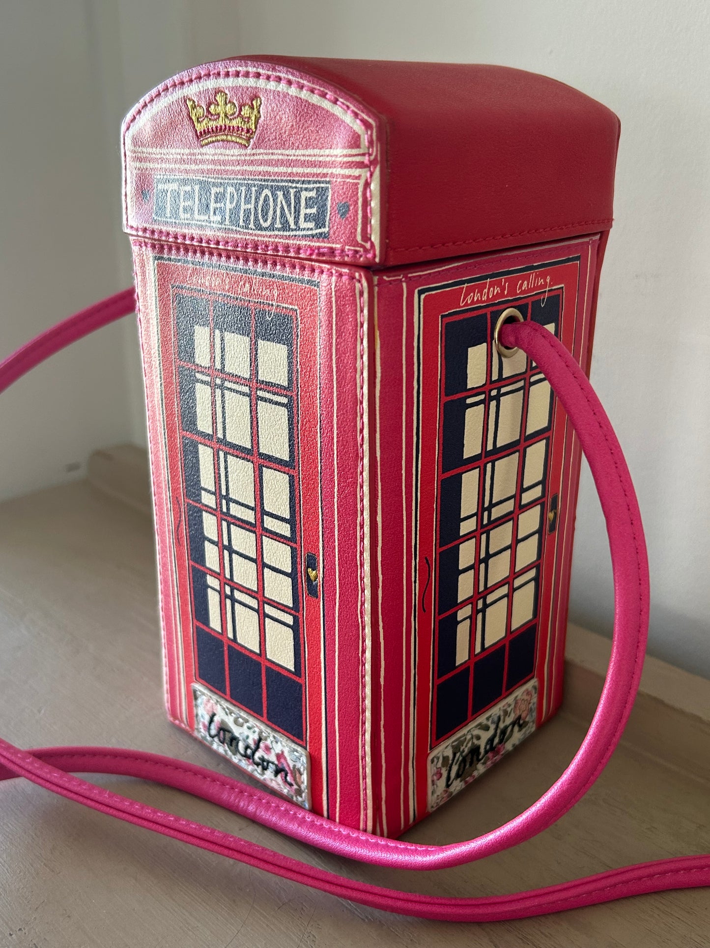 2016 ACCESSORIZE RARE "London's Calling" Red & Pink Public Telephone Box Box Bag