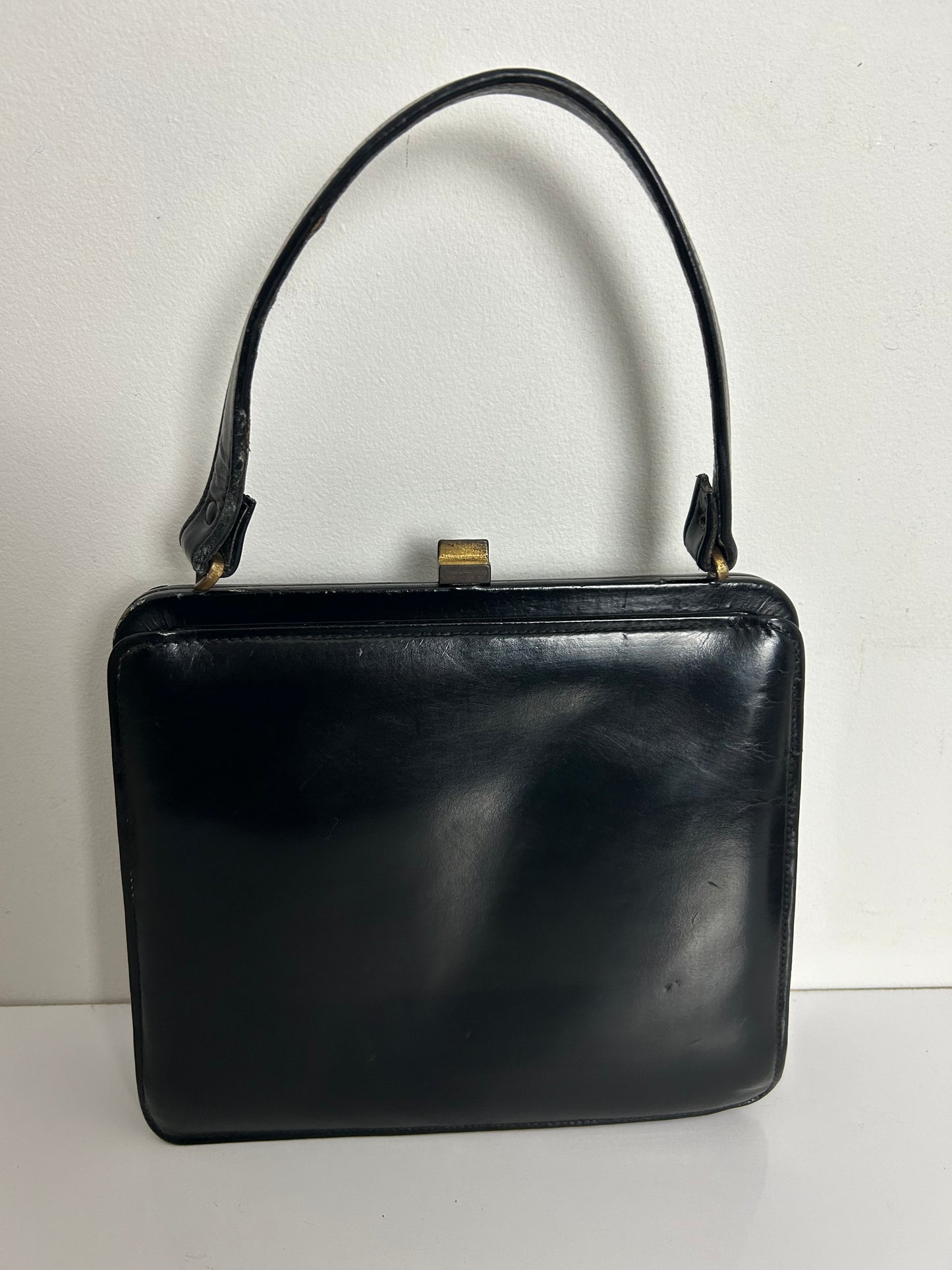 Vintage 1950s Black Leather Kelly Style Handbag With Suede Lining (Few issues)