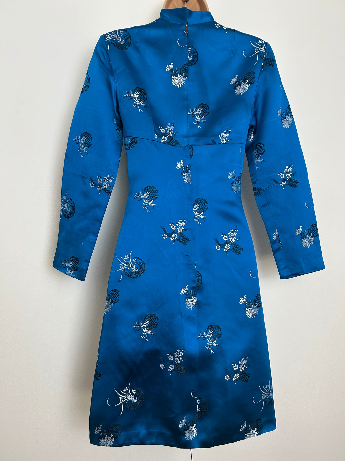 Vintage 1960s Size 6 Persian Blue Chinese Satin Jacquard Long Sleeve Mod Dress