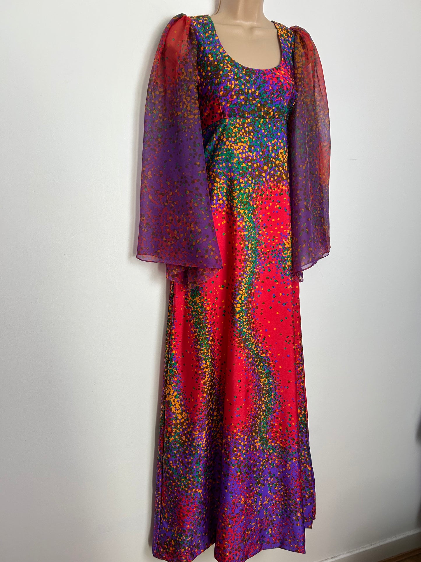 Vintage 1970s VERA MONT PARIS Size 6-8 Red Purple & Green Ditsy Print Long Flared Sleeve Maxi Dress