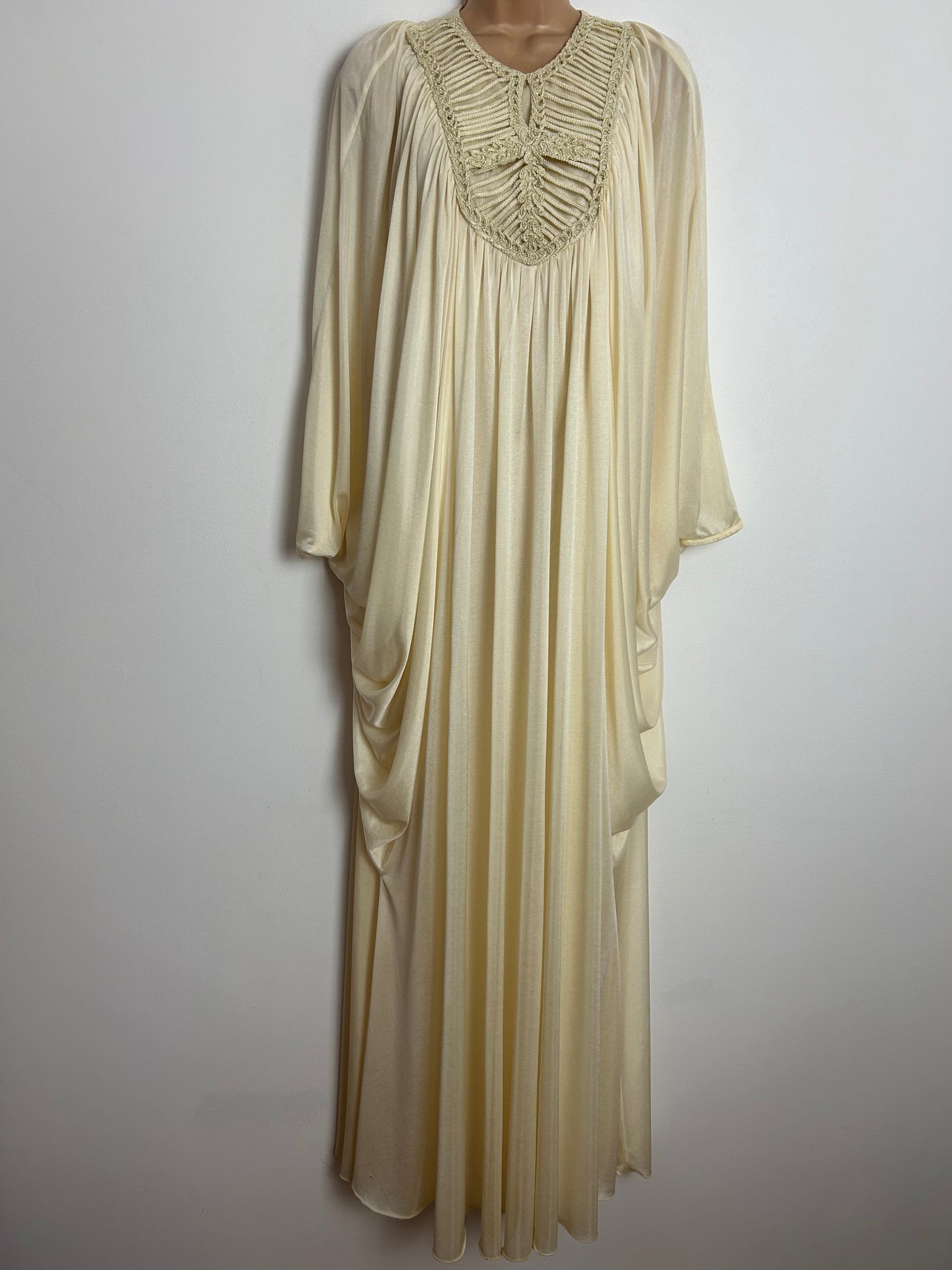 Vintage 1970s UK Size 10-12 STUNNING Cream Huge Flared Sleeve Lace Ladder Detail Special Occasion Kaftan