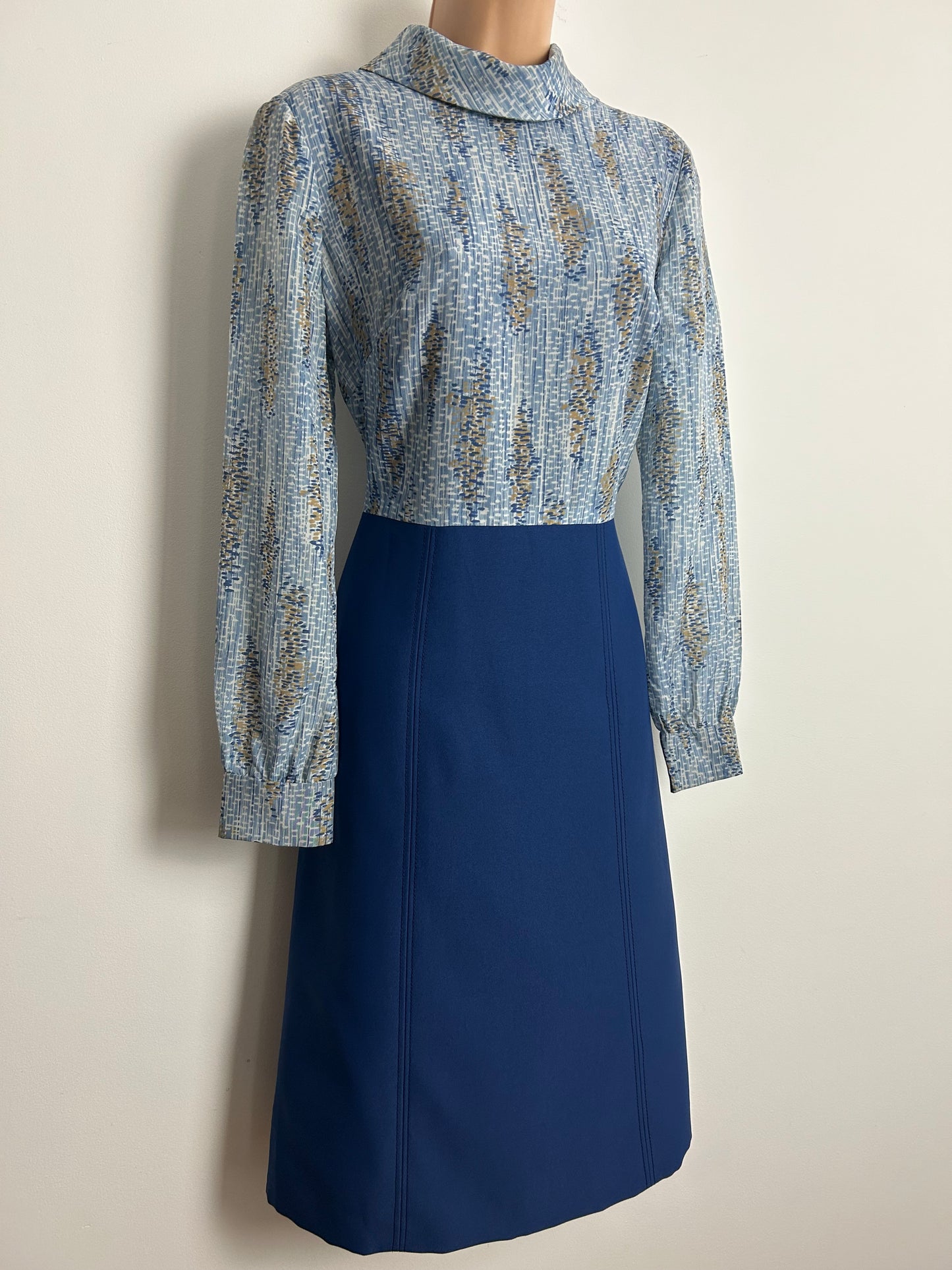 Vintage 1960s PETITE FRANCAISE Size 12 Blue & Sandy Beige Print Long Sleeve Mod Dress