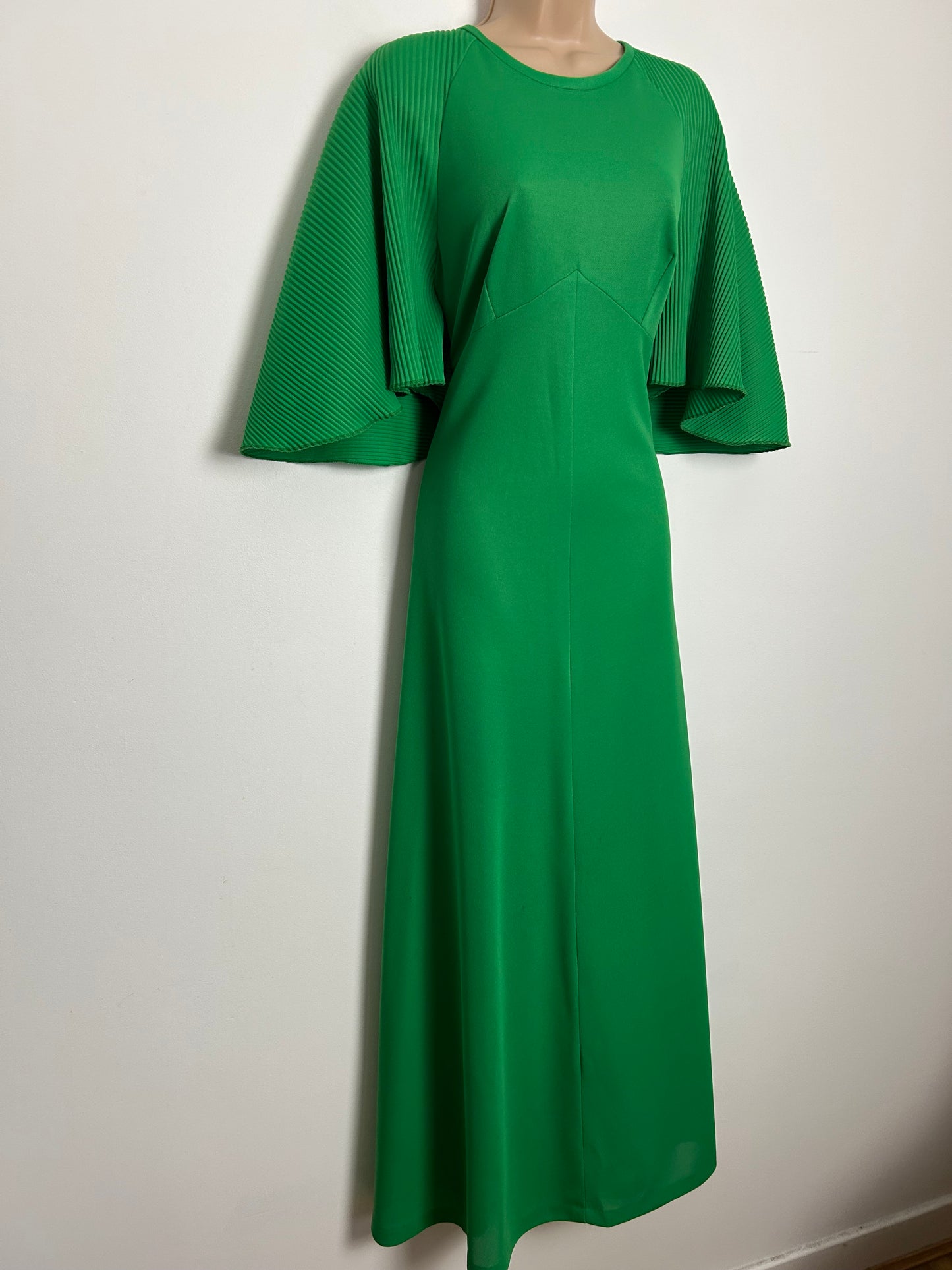Vintage 1970s Size 12 Emerald Green Plisse Pleated Flared Sleeve Maxi Dress