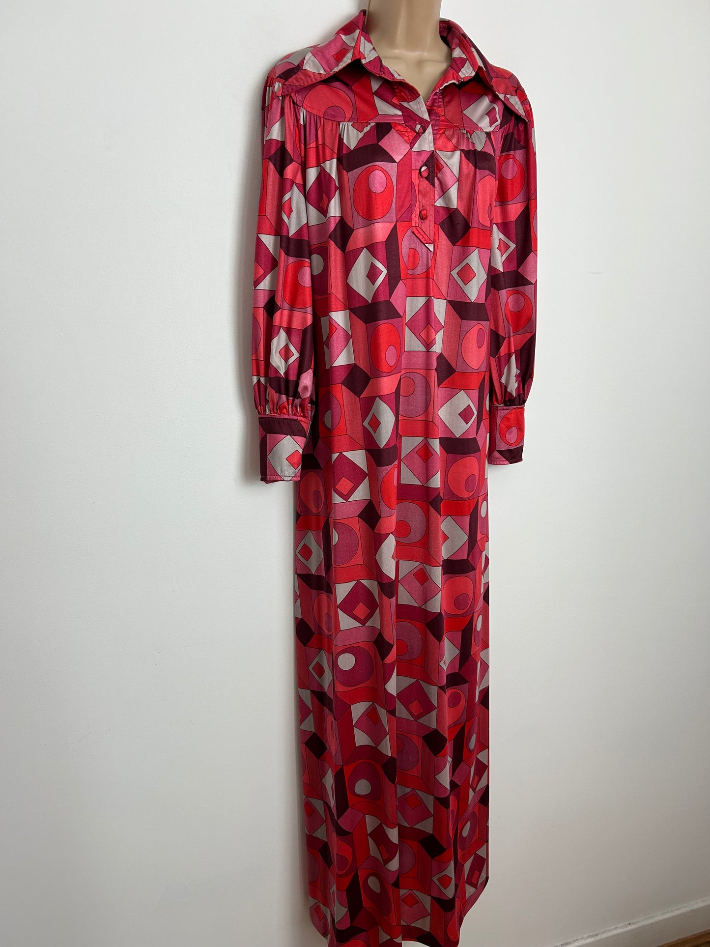 Vintage 1970s J By JAYS Size 12 Pink & Red Tones Geo Print Long Sleeve Loose Smock Kaftan Style Maxi Dress