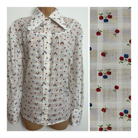 Vintage 1970s Size 14 White Red & Blue Apple Print Beagle Collar Cotton Shirt
