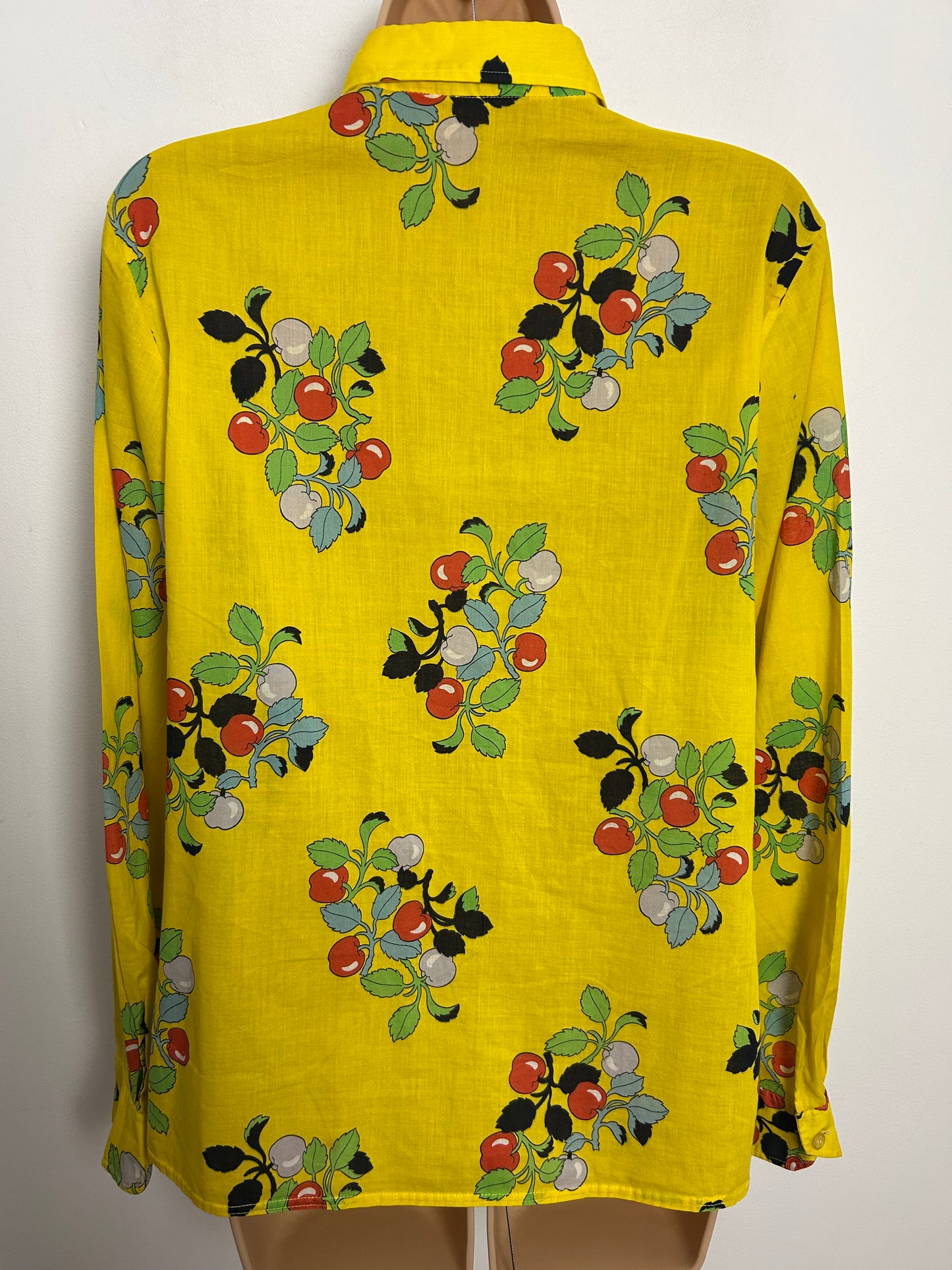 Vintage 1970s Size 12-14 Yellow Red Blue & Green Berry & Leaf Print Dagger Collar Long Sleeve Cotton Shirt