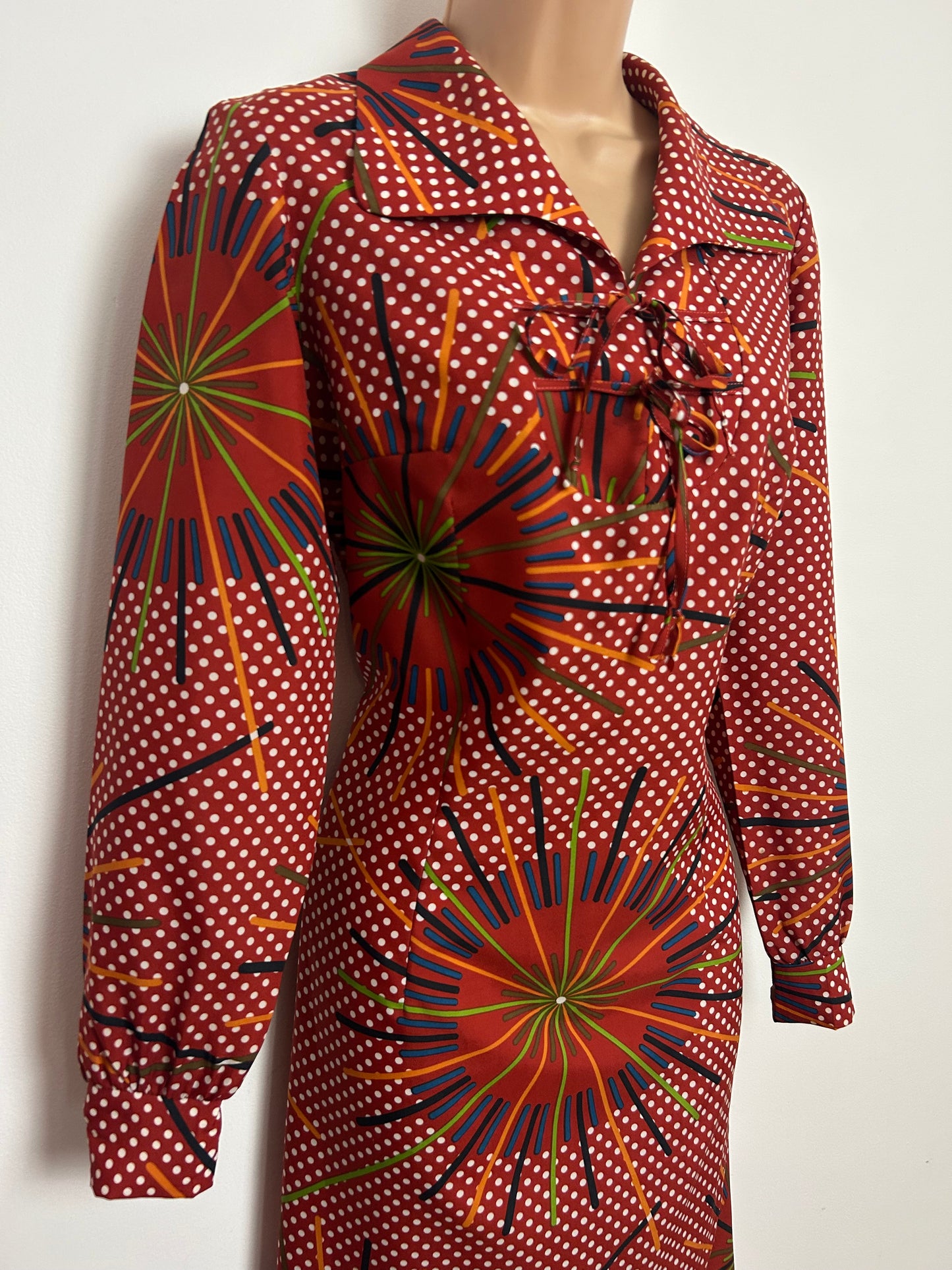 Vintage 1970s 10-12 Dark Red Polka Dot & Sunburst Abstract Print Double Tie Front Dress