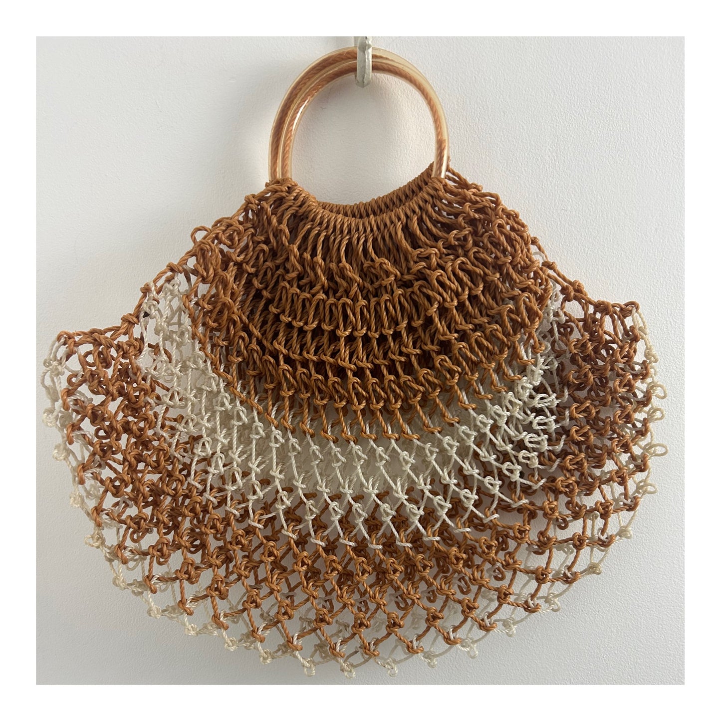 Vintage 1960s Tan & White Plastic String Woven Macrame Style Plastic Handled Shopping Bag