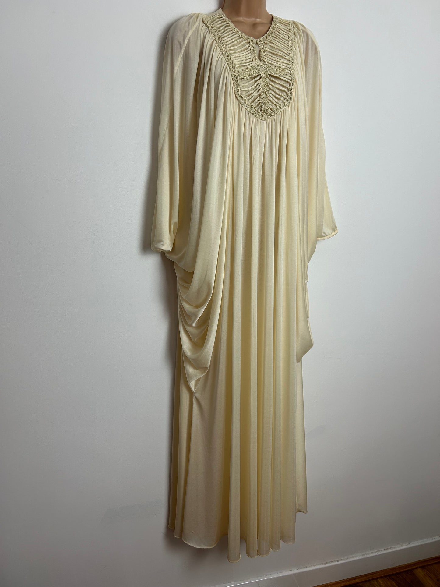 Vintage 1970s UK Size 10-12 STUNNING Cream Huge Flared Sleeve Lace Ladder Detail Special Occasion Kaftan