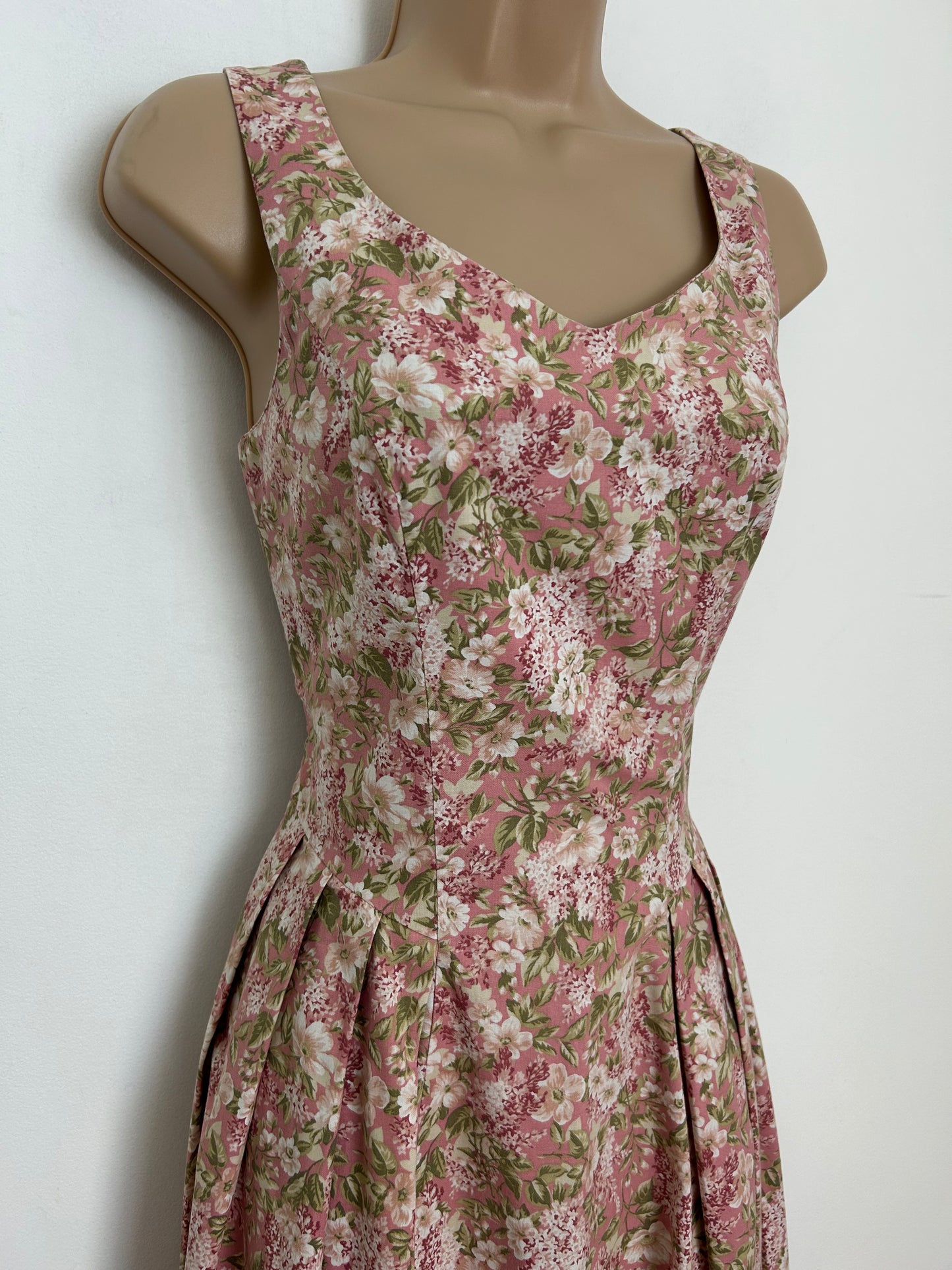 Vintage 1980s LAURA ASHLEY UK Size 8 (Size 12 on label) Pale Pink Beige & Green Floral Print Pleated Midi Dress
