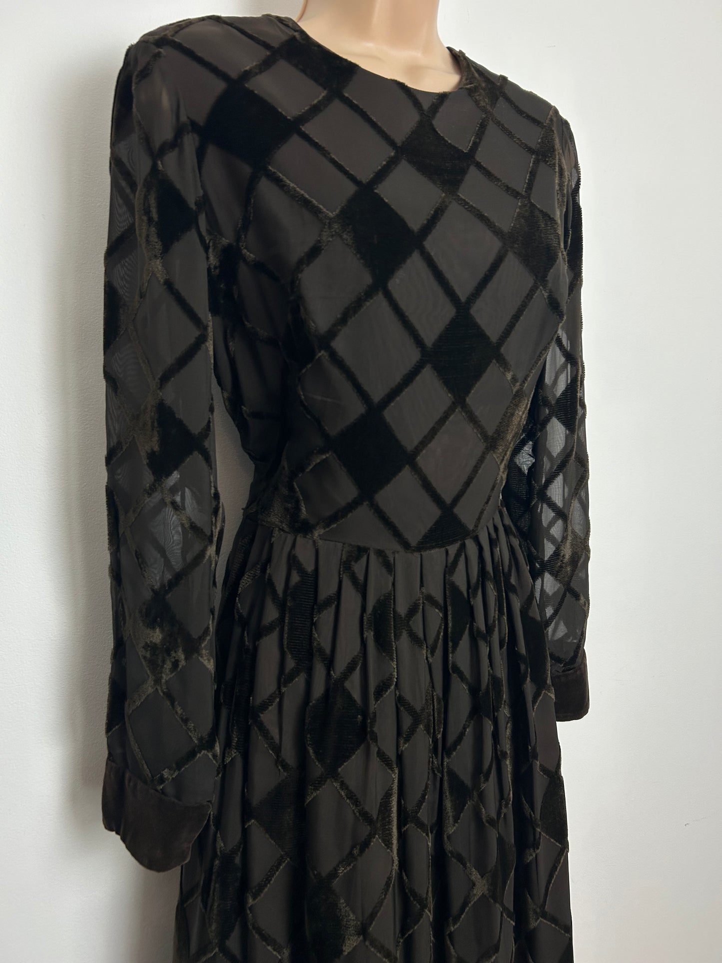 Vintage 1960s JEAN ALLEN Size 8-10 Brown Chiffon & Velvet Diamond Check Pattern Long Sleeve Dress