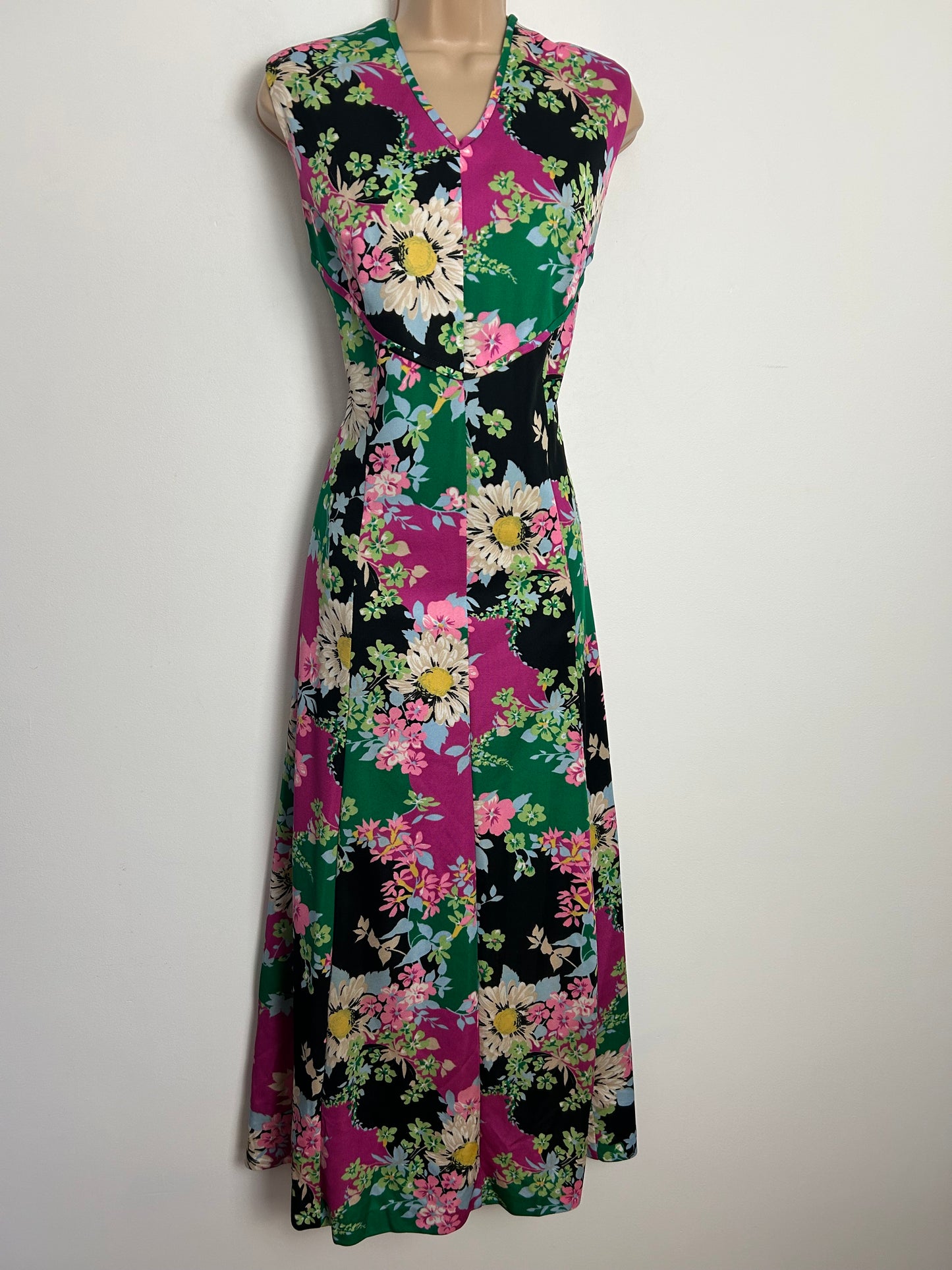 Vintage 1970s Size 14 Black Green & Pink Bold Floral Print Sleeveless Maxi Dress