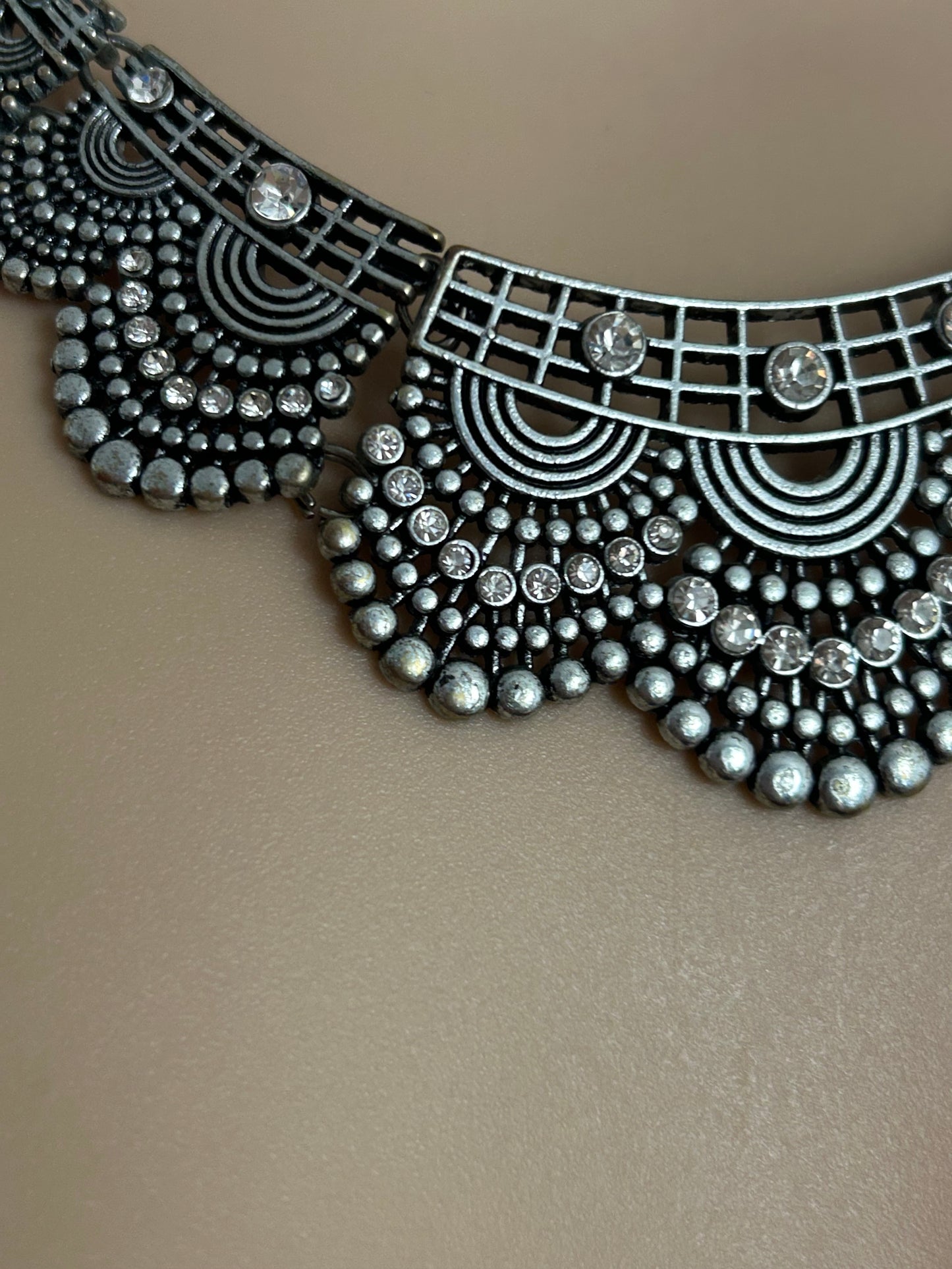 Vintage Silver Tone Base Metal Boho Art Deco Style Diamante Set Scallop Design Necklace