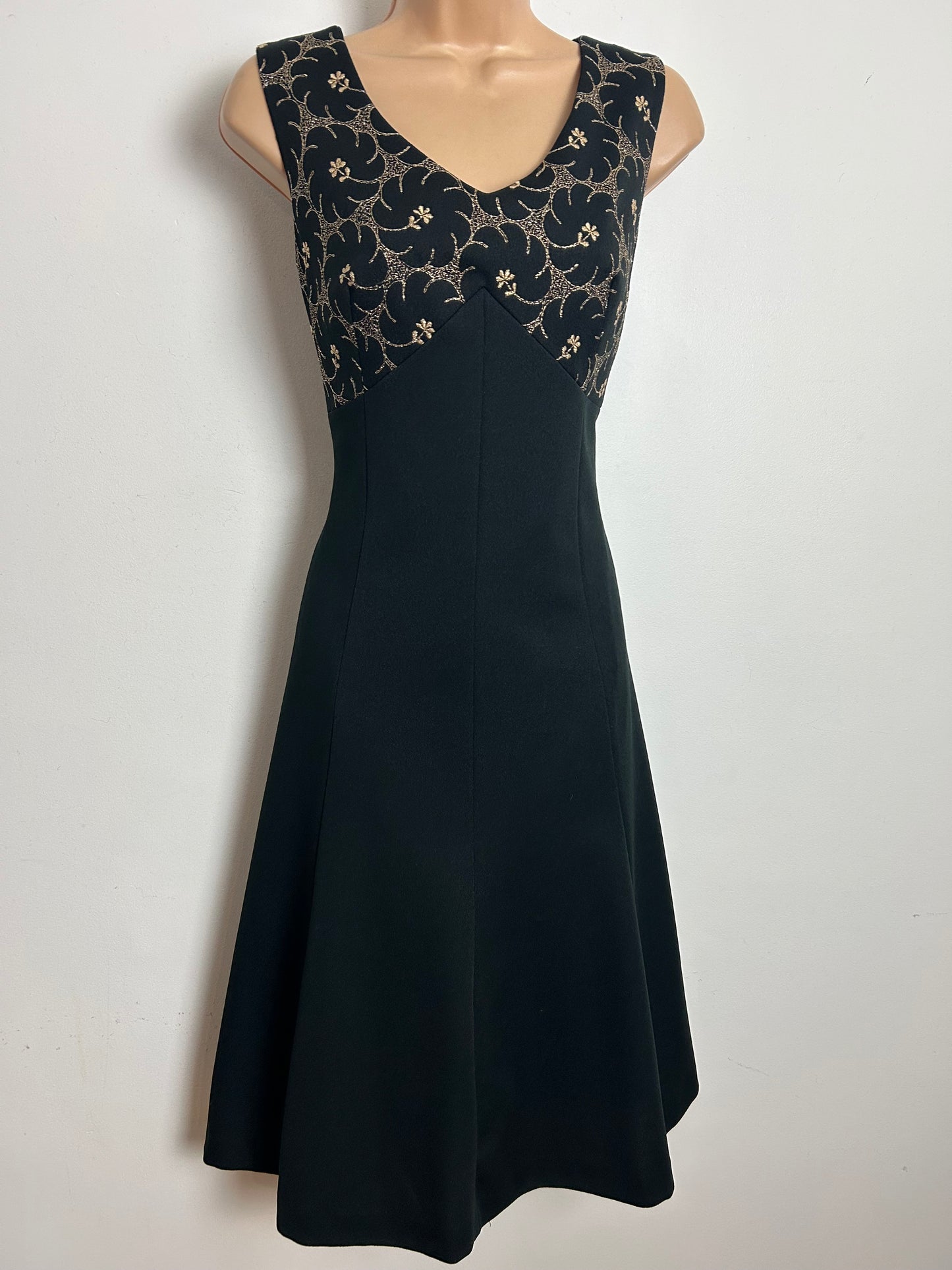 Vintage 1970s Size 10 Black & Metallic Gold Embroidered Detail Xmas Party Shift Dress