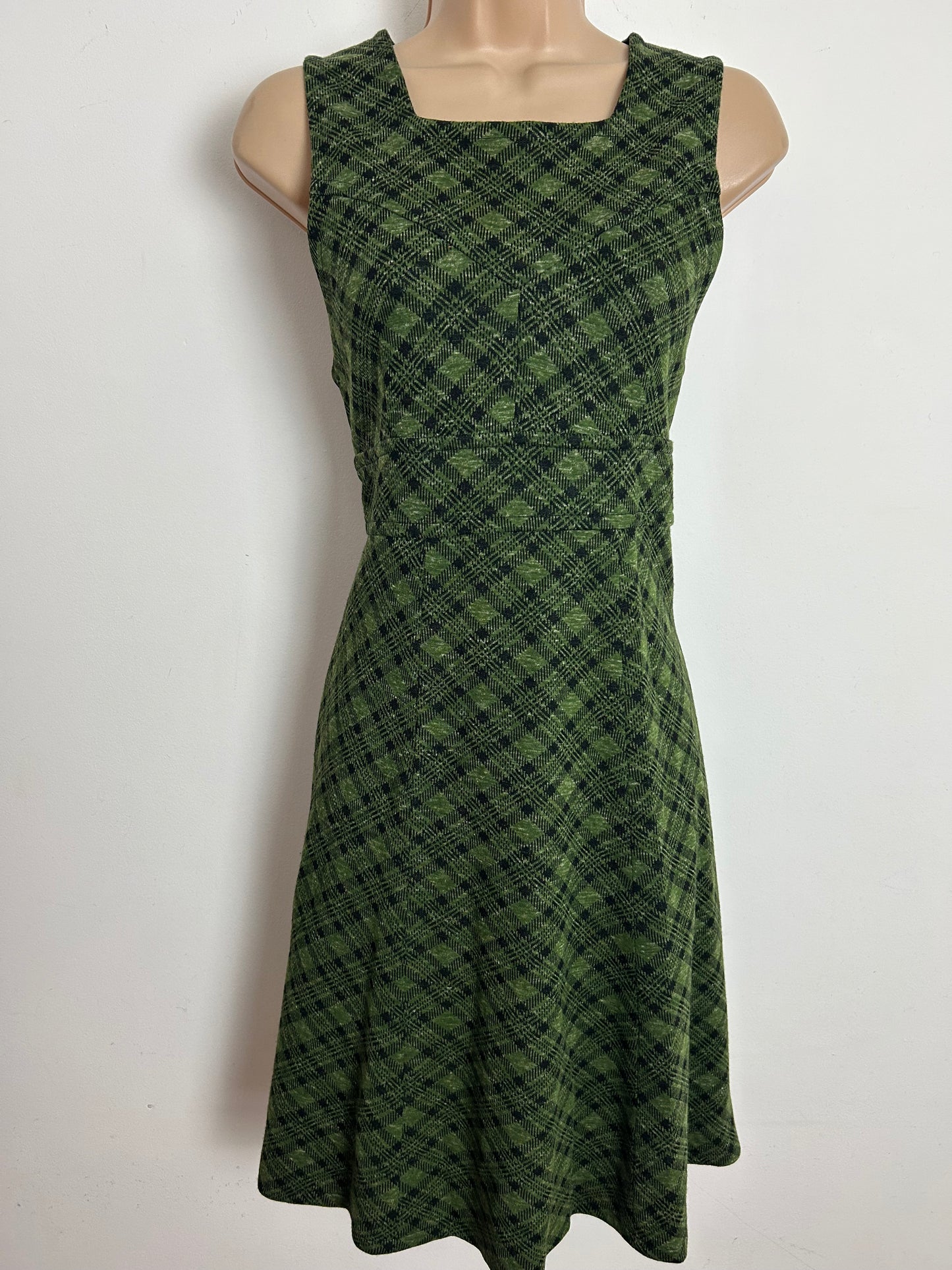 Vintage 1960s Size 10 Green & Black Tartan Check Jersey Mod Shift Dress
