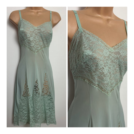Vintage 1970s Size 8-10 Pale Mint Green Lace Panels Nylon Slip