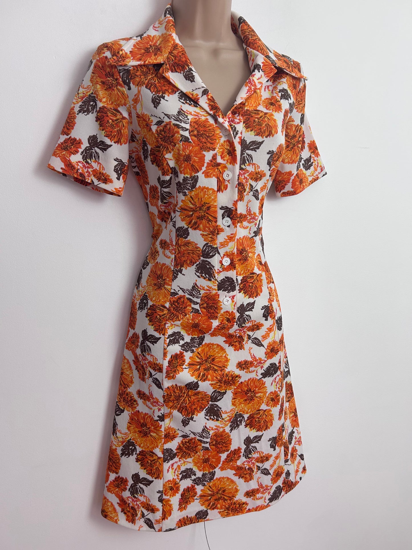 Vintage 1960s UK Size 10-12 White Orange & Brown Floral Print Short Sleeve Mod Shift Dress