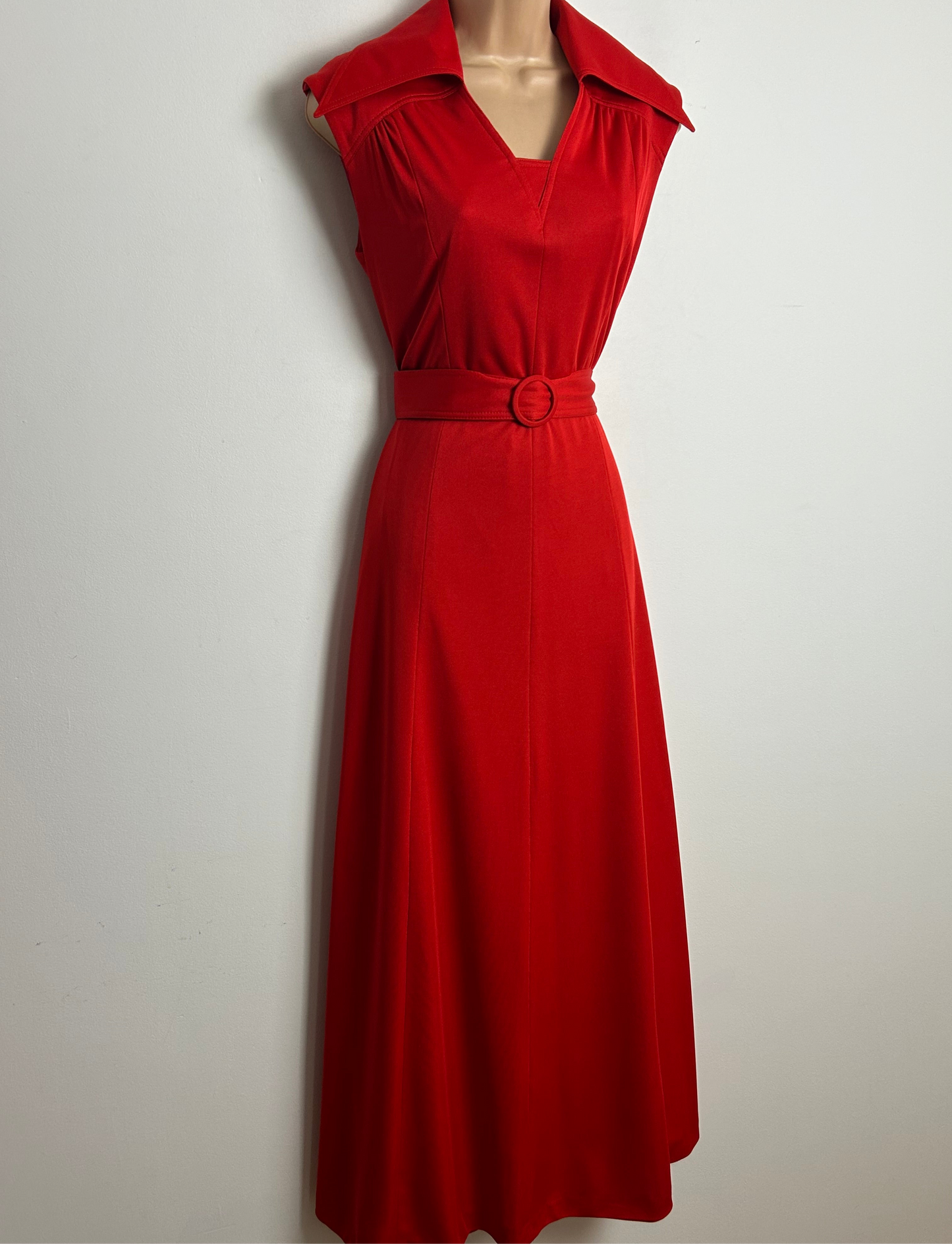 Vintage 1970s Size 12-14 Red Crimplene Sleeveless Dagger Collar Belted Maxi Dress