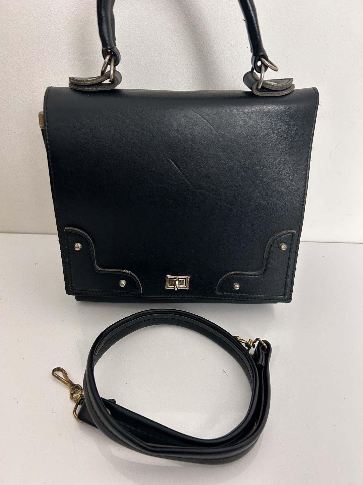 Vintage 1960s Small/Medium Sized Black Leather Handbag With Detachable Shoulder Strap