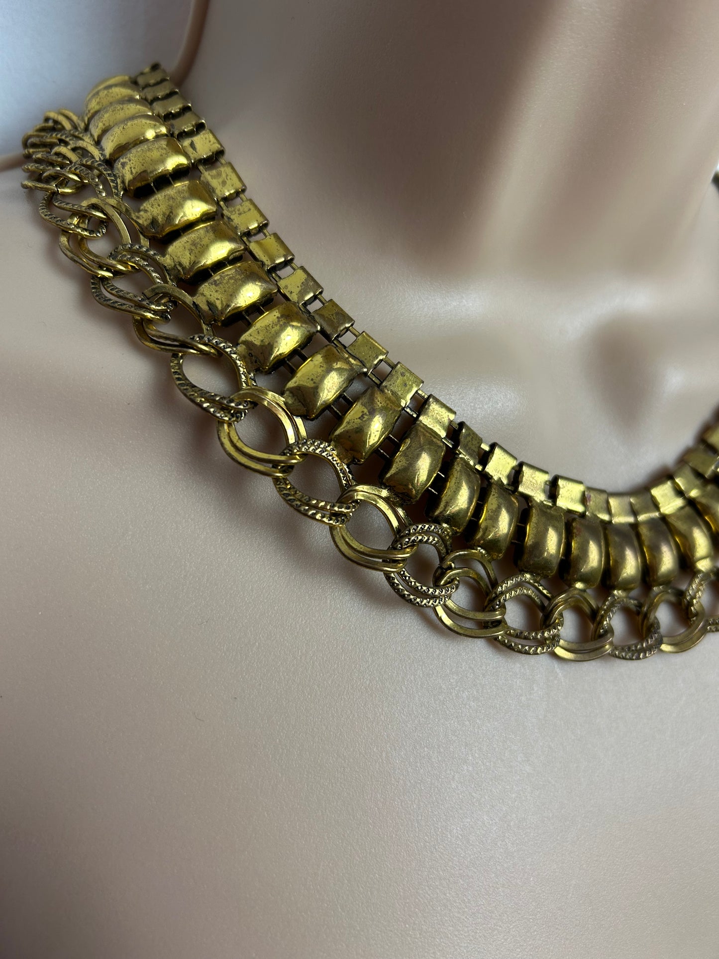 Vintage 1970s Gorgeous Gold Tone Semi Chunky Statement Choker Necklace