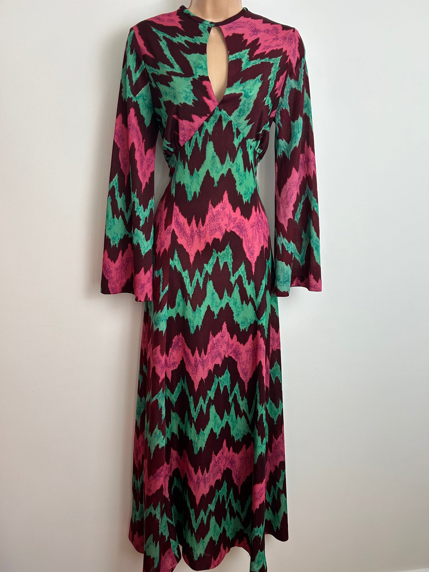 Vintage 1970s PENELOPE PICKWICK Size 10 Maroon Dark Pink & Green Zig zag Stripe Print Long Sleeve Maxi Dress
