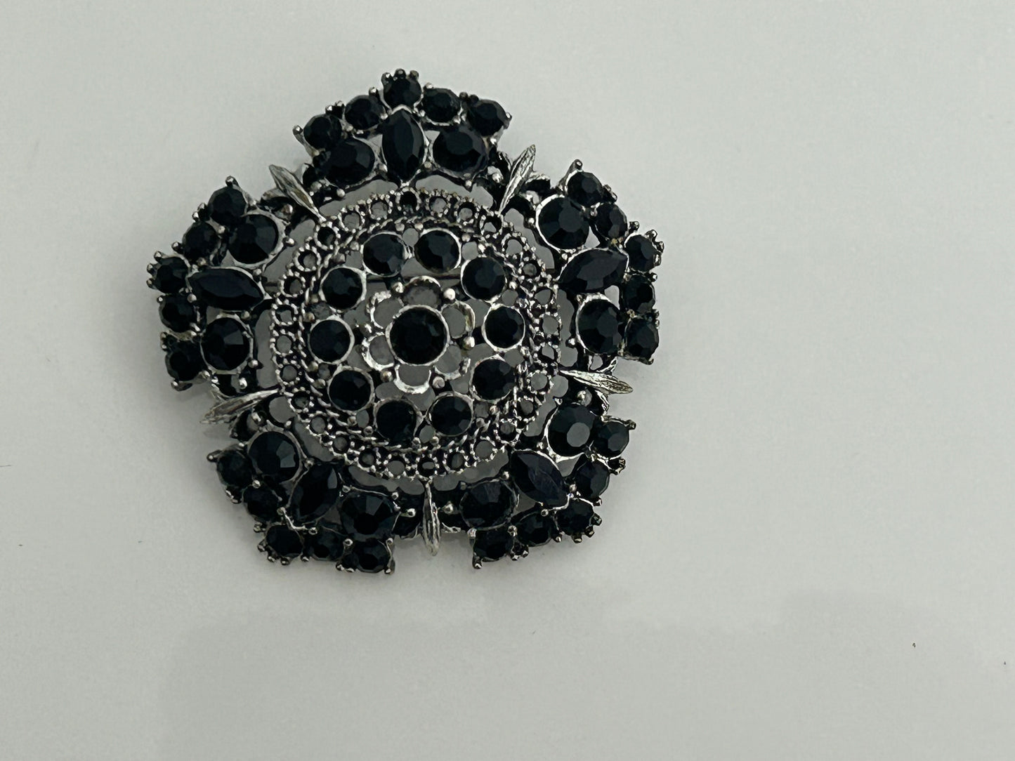 Vintage 1970s Silver Tone & Black Stone Set Brooch