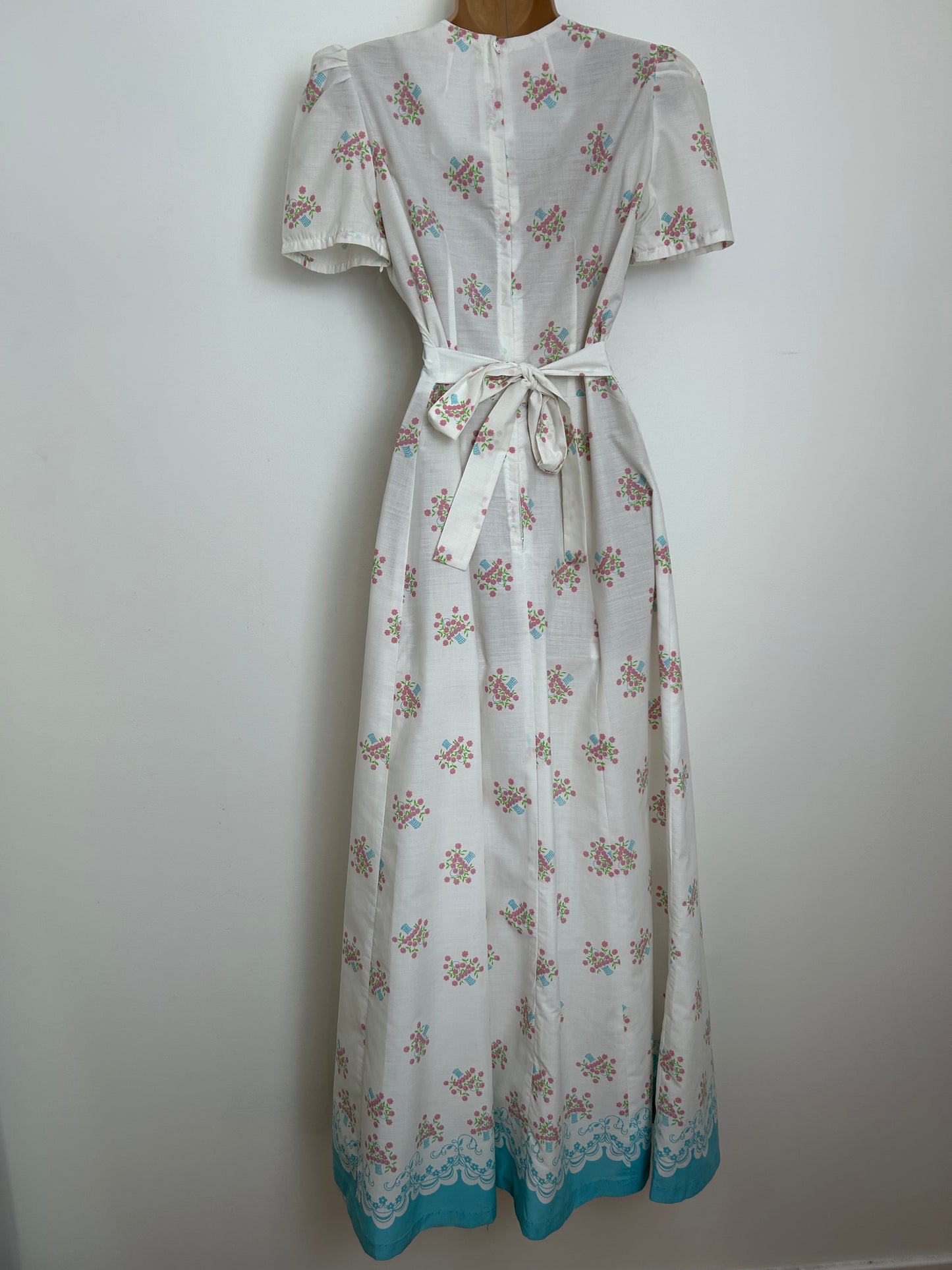 Vintage 1970s Size 10 Pretty White Pink & Blue Basket Of Flowers Print Cotton Mix Summer Maxi Dress