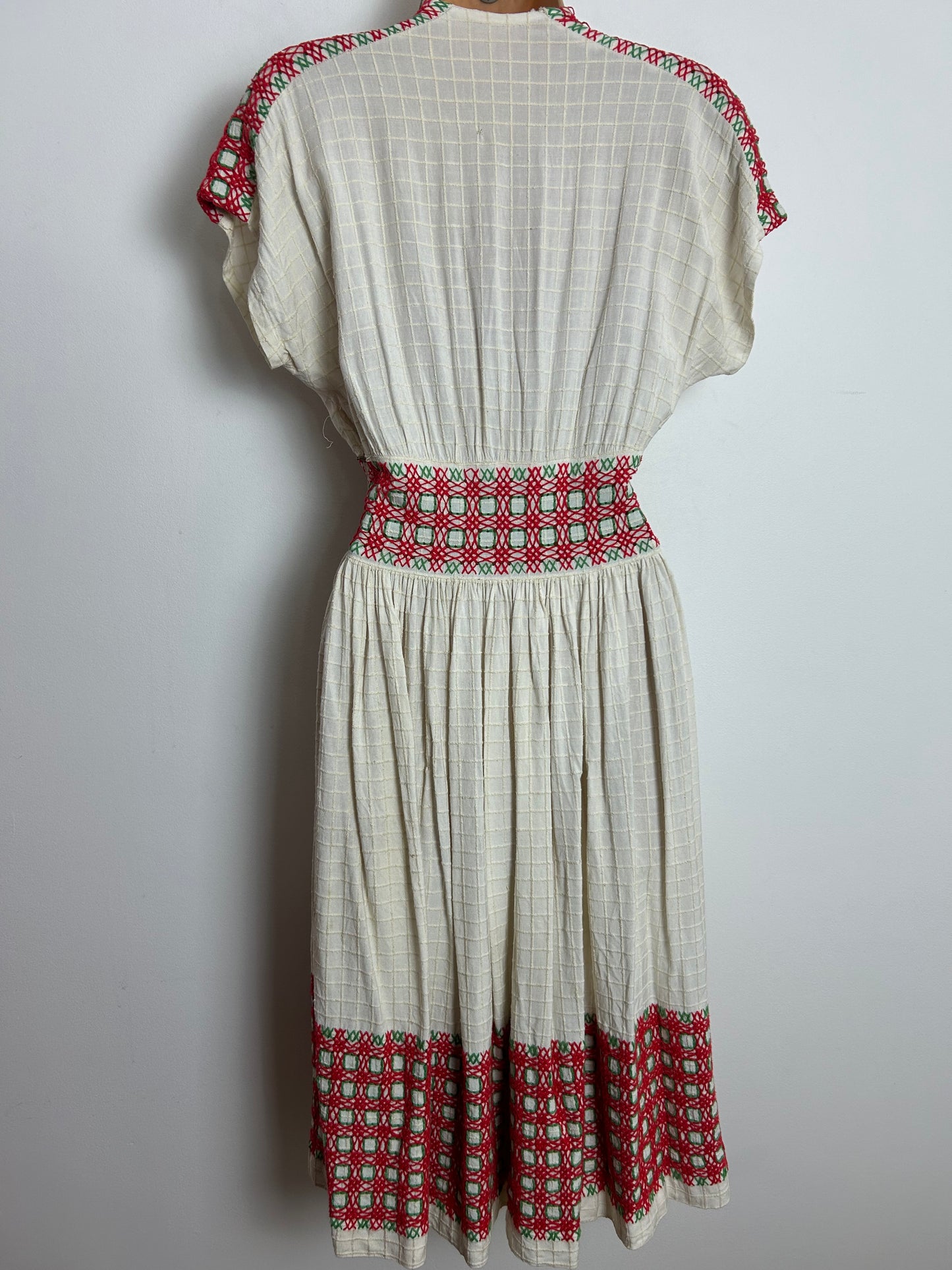 Vintage 1940s Size 6 Cute Cream Waffle Textured Red & Green Wool Embroidered Cotton Day Dress