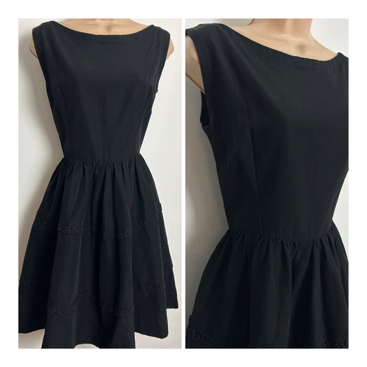 Vintage Late 1950s Size 8 Black Sleeveless Guipure lace Trim Fit & Flare Dress