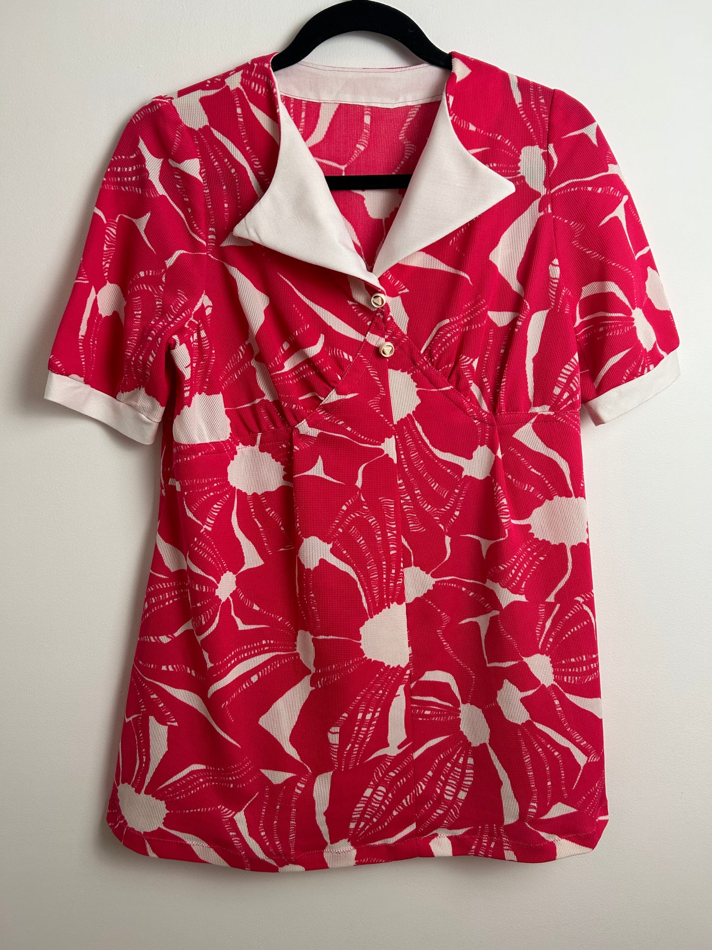 Vintage 1970s Size 12 Hot Pink & White Abstract print Collared Short Sleeve Tunic Style Top