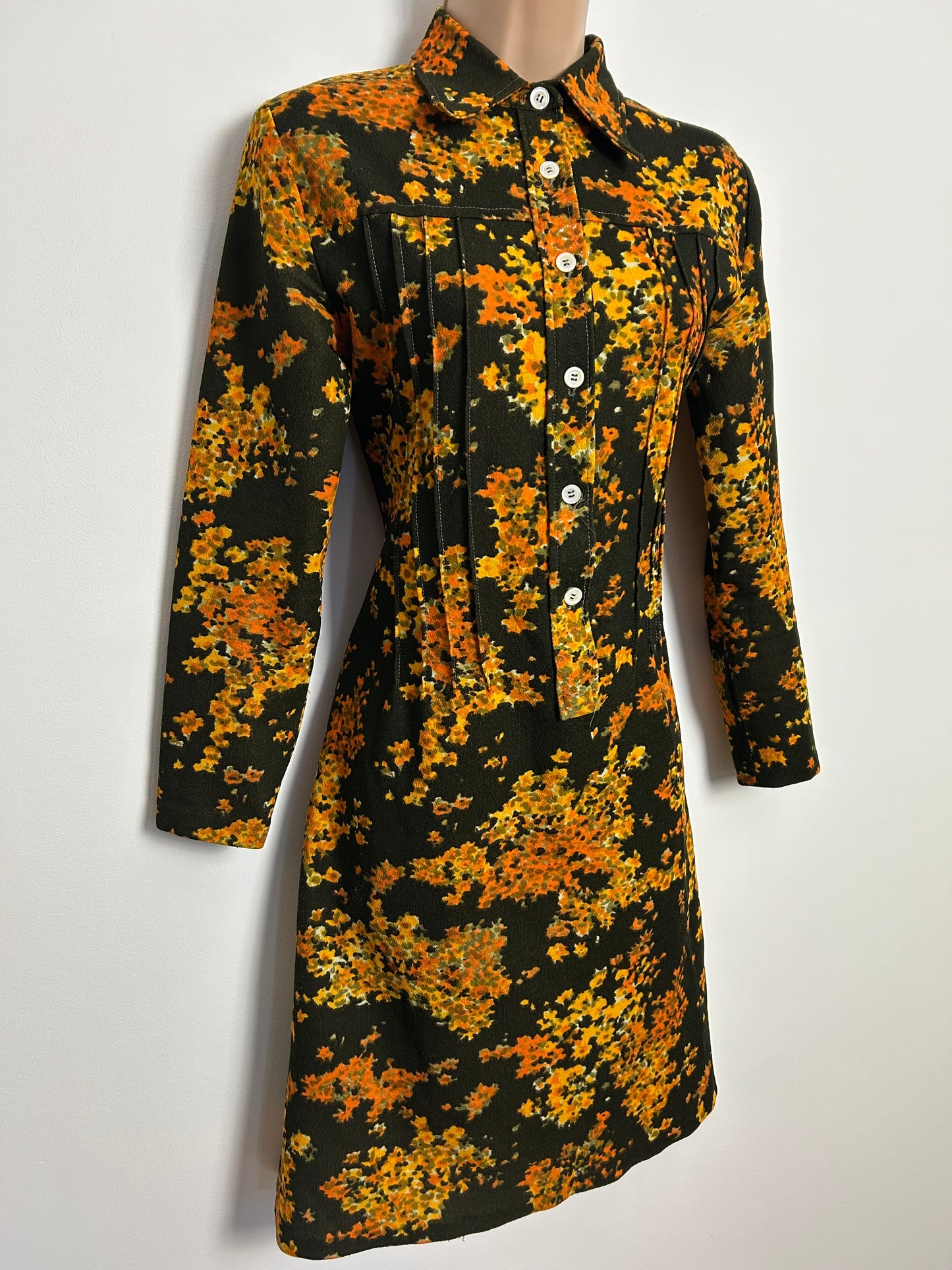 Vintage 1970s UK Size 8 Brown & Orange Tones Floral Print Dagger Collar Mod Shift Dress