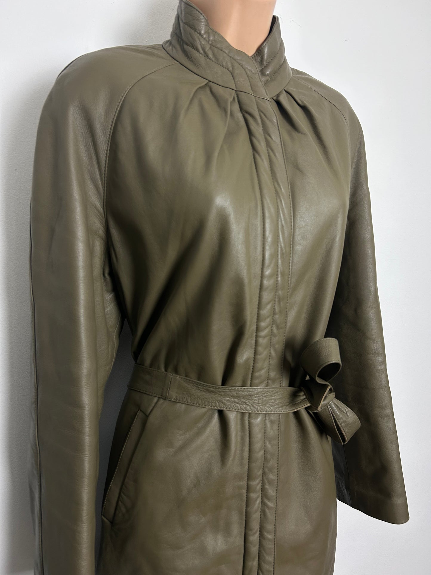 Vintage 1980s ITALIAN Size 12-14 Taupe Belted Soft Leather Coat