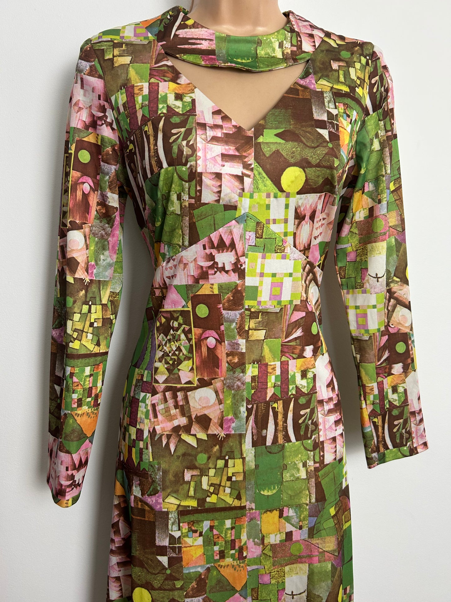 Vintage 1970s LEYGIL Size 10-12 Green Pink & Brown Keyhole Choker Neck Abstract Print Maxi Dress