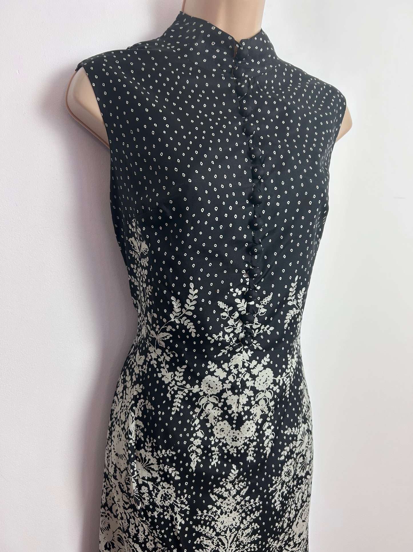 Vintage 1960’s COUTURE INTERNATIONAL BOUTIQUE UK Size 12 Black & White Floral & Petal Print Mod Dress