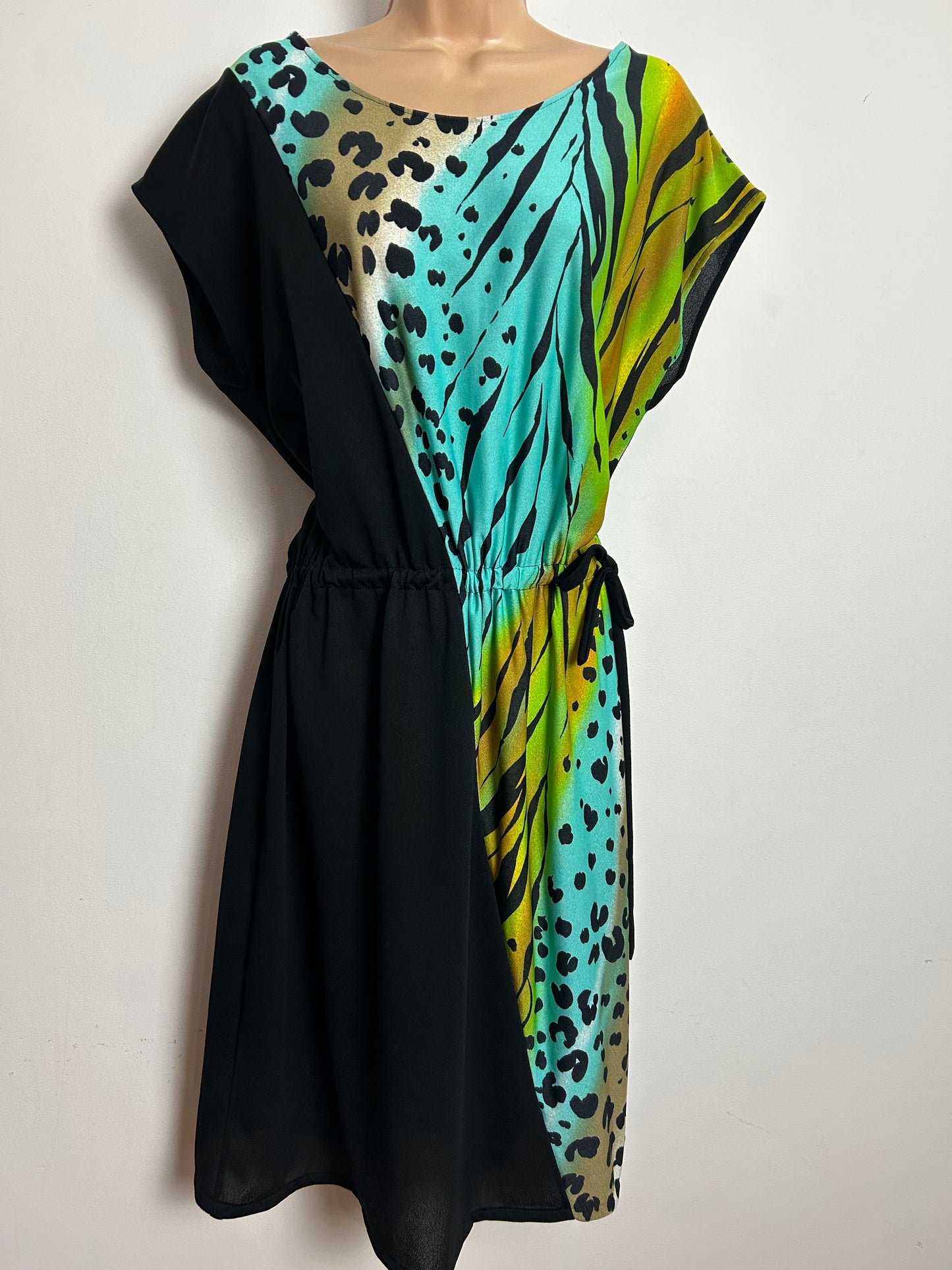 Vintage 1980s Size 14 Black Green Turquoise & Beige Animal Print Pull Tie Day Dress