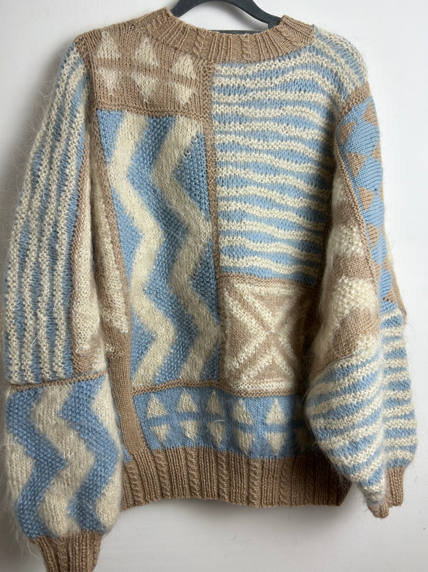 Vintage 1980s Size L Cute Beige Cream & Baby Blue Mohair Mix Long Bat Wing Slouchy Jumper