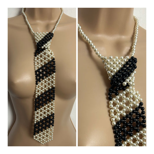 Vintage Circa 1970s Gorgeous Faux Black & White Pearl Tie Novelty Necklace