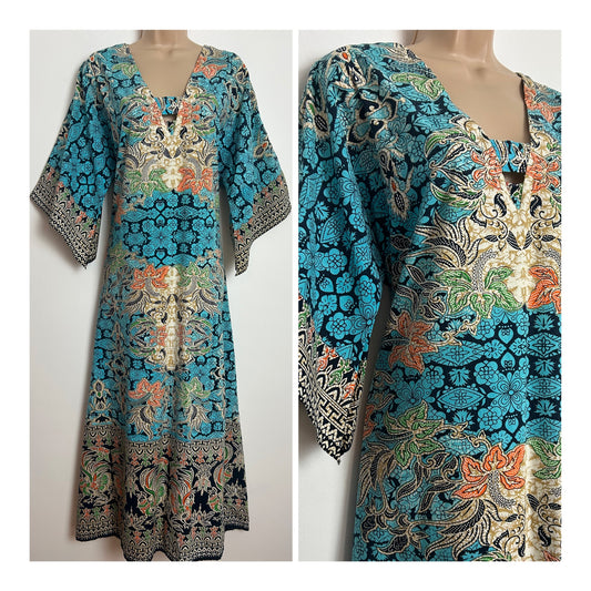 Vintage 1970s One Size Up To Size 14-16 Blue Beige & Orange Thai Batik Print Short Wide Sleeve Cotton Kaftan