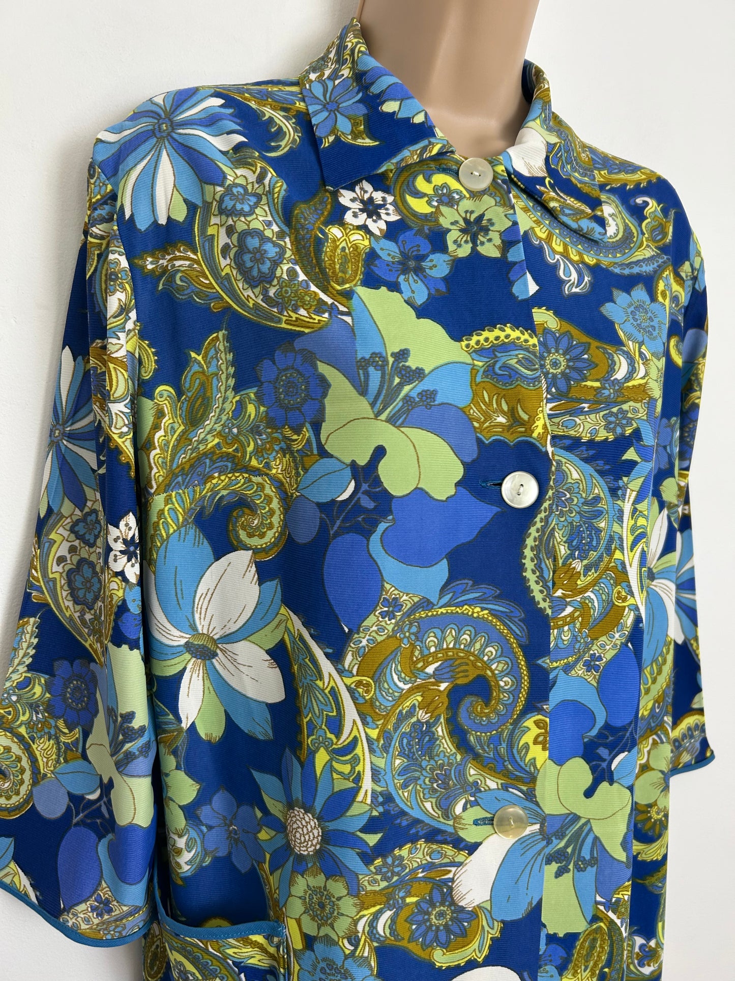 Vintage 1960s Up To Size 16 Blue & Green Floral Paisley Print Pocket Detail Mid Length House Coat