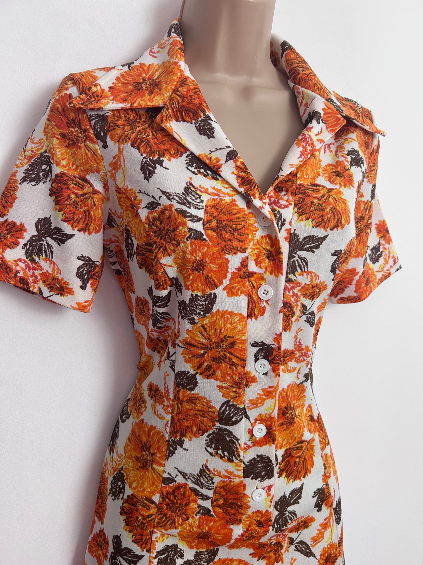 Vintage 1960s UK Size 10-12 White Orange & Brown Floral Print Short Sleeve Mod Shift Dress