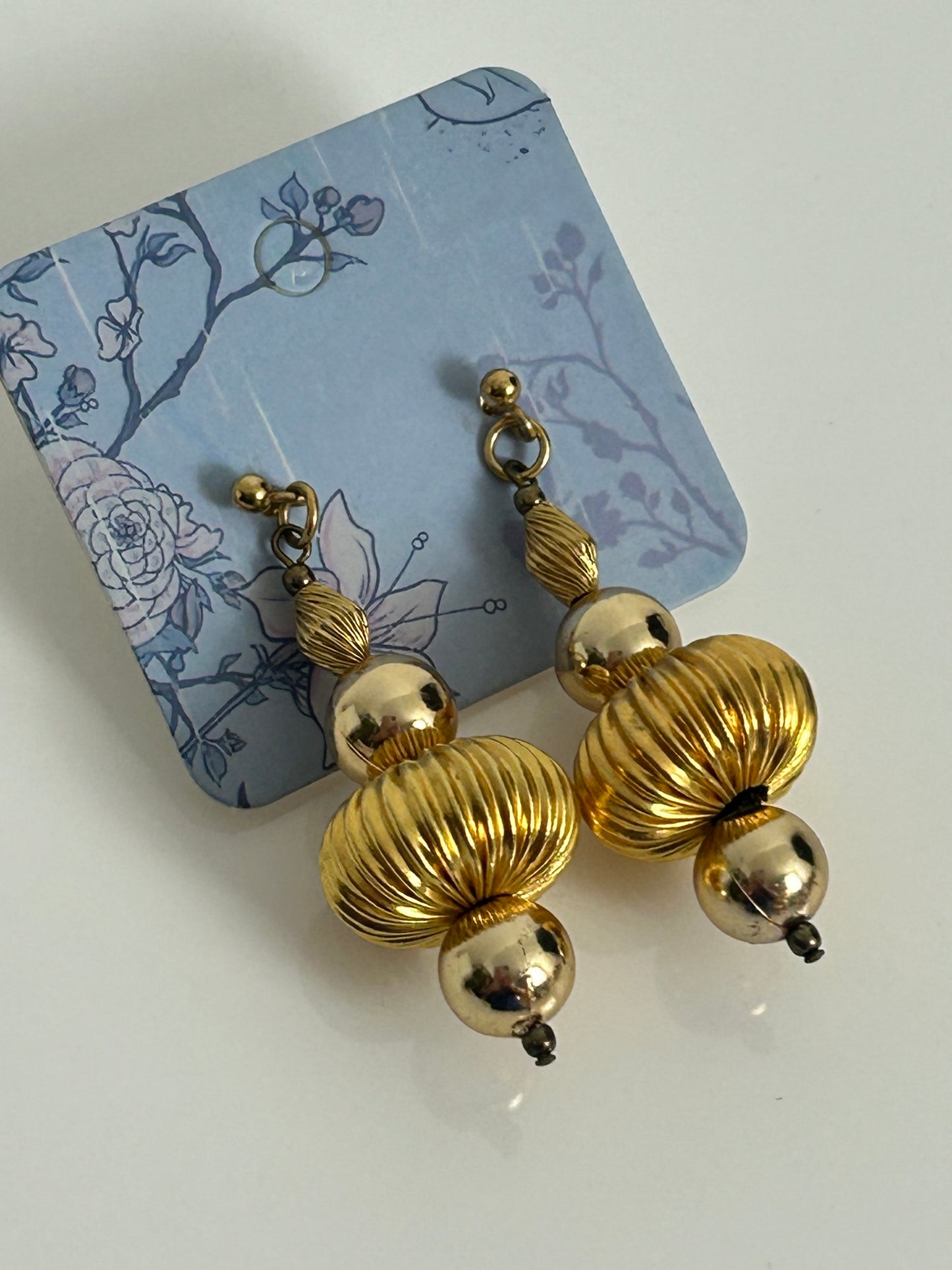 Vintage Gold Tone Ribbed Effect Statement Drop Earrings