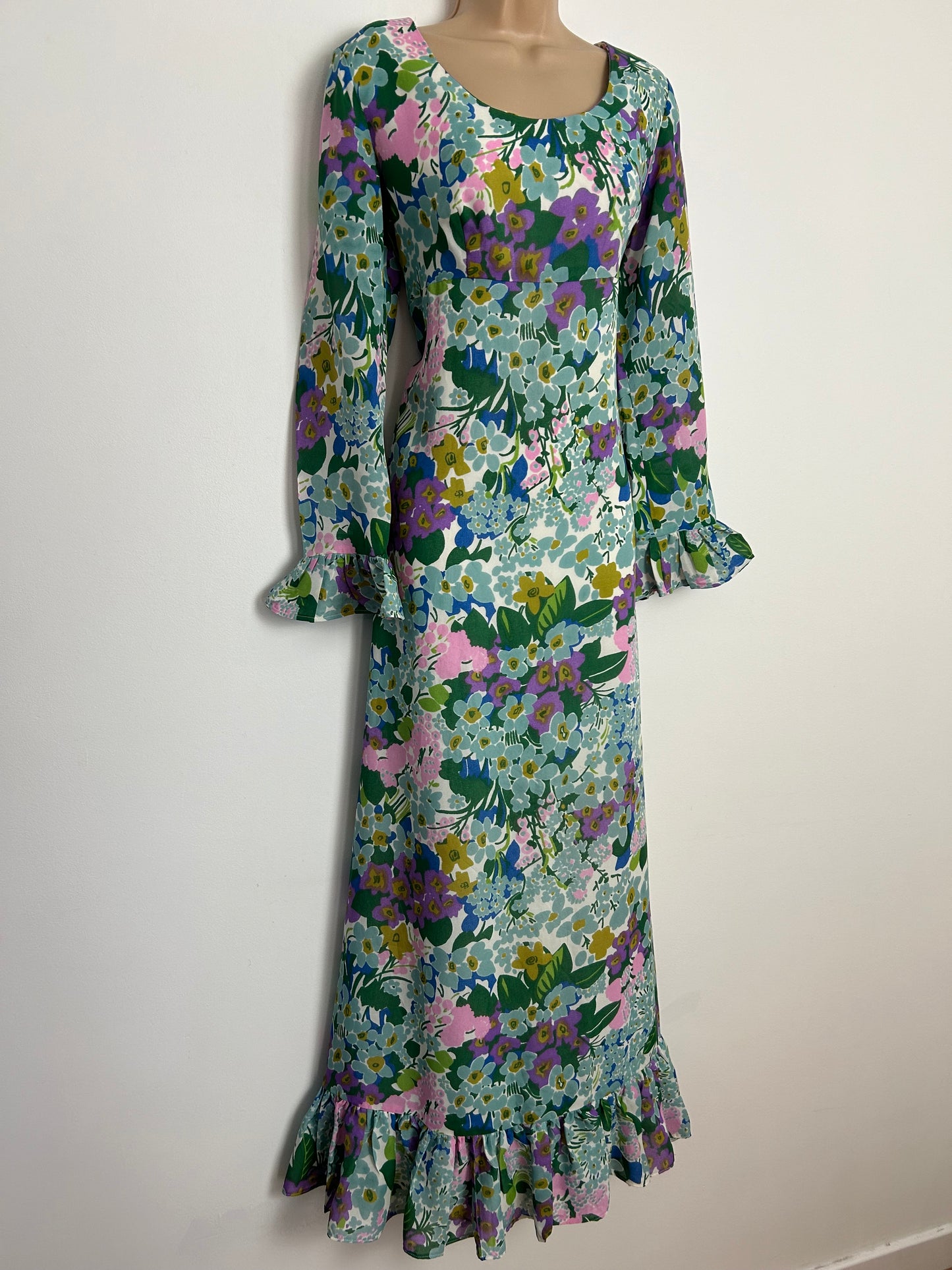 Vintage 1970s WYNDALE UK Size 14 Pretty Green & Pink Tones Floral Print Long Sleeve Boho Maxi Dress