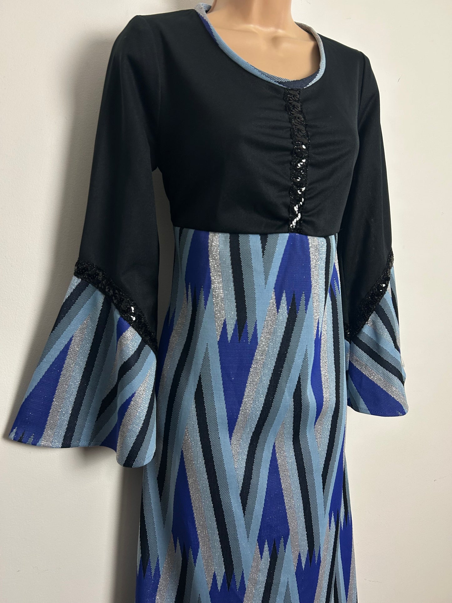 Vintage 1970s Size 12 Black Blue & Silver Stripe Print Long Flared Cuff Tie Back Evening Maxi Dress