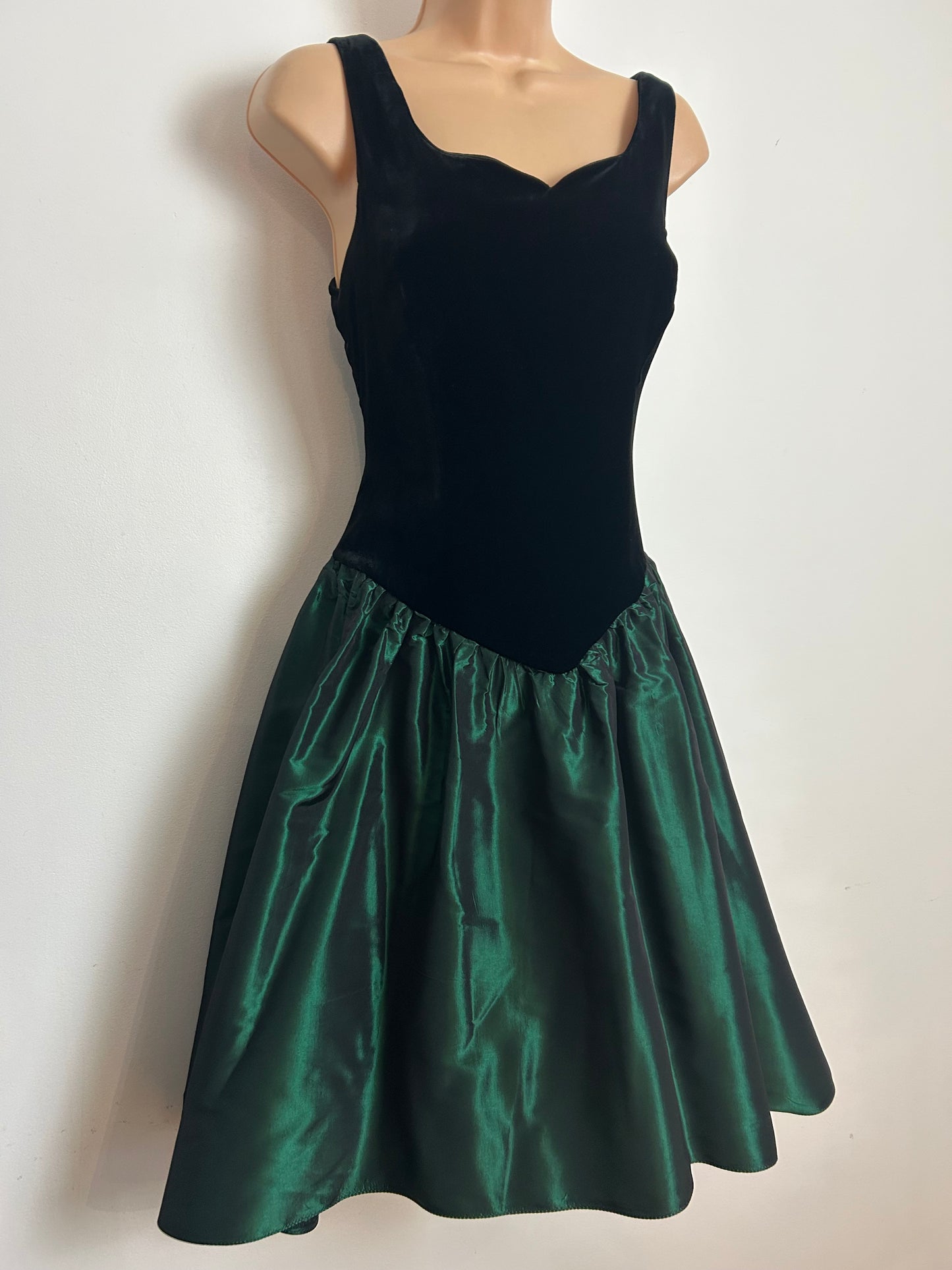 Vintage 1980s Size 8 Black & Bottle Green Velour & Taffeta Xmas Party Prom Dress