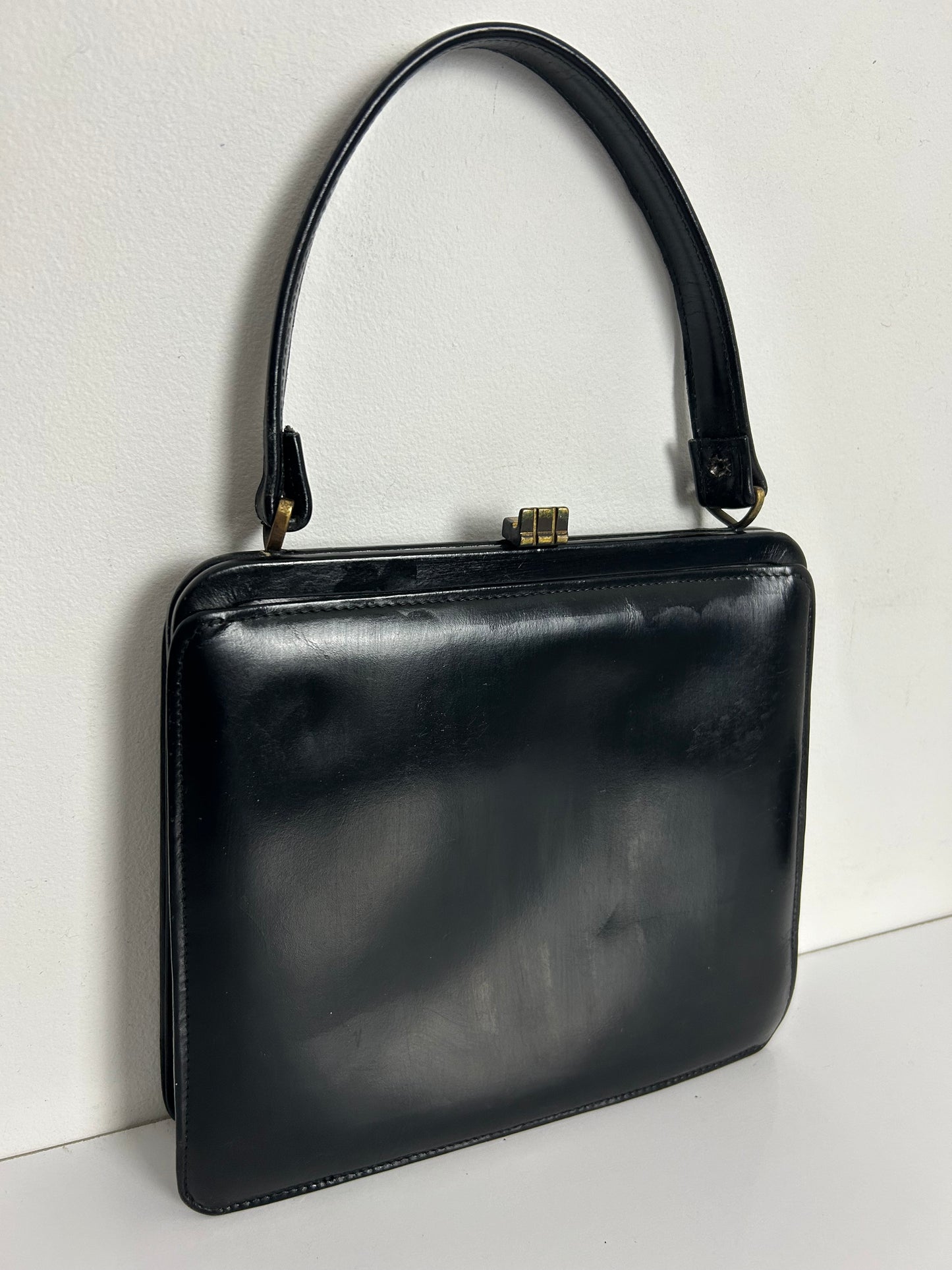 Vintage 1950s Black Leather Kelly Style Handbag With Suede Lining (Few issues)