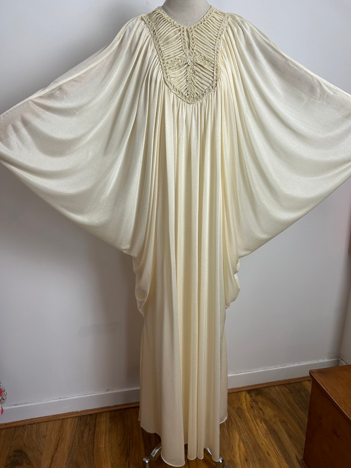 Vintage 1970s UK Size 10-12 STUNNING Cream Huge Flared Sleeve Lace Ladder Detail Special Occasion Kaftan